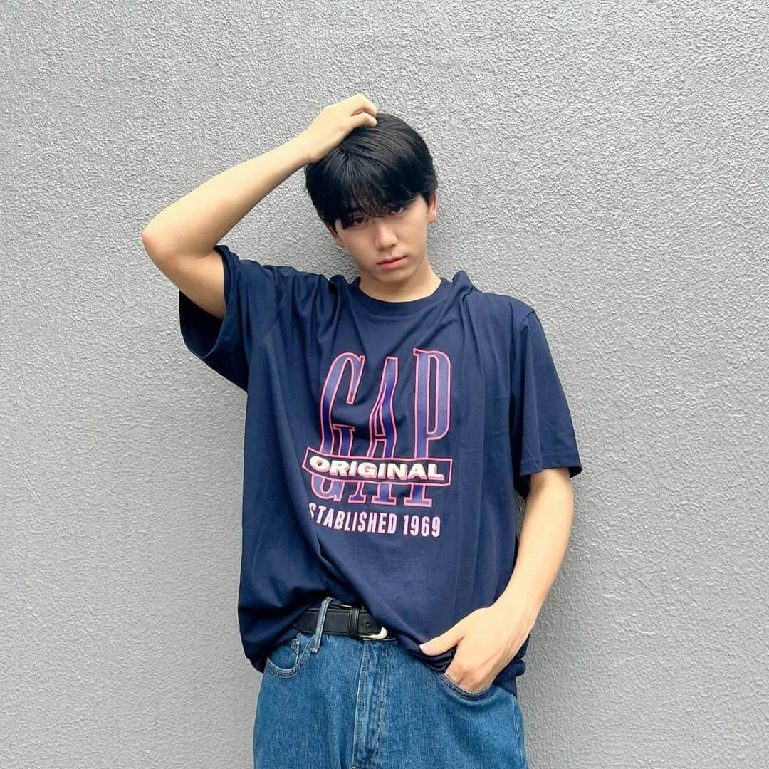 廣居永真さんのインスタグラム写真 - (廣居永真Instagram)「💙👖🥷👕  かわちいお洋服です。 こういう服も似合ってますか？🤔   #gap #今日のコーデ  #instafashion  #coordinate  #selfie  #army  #armyと繋がりたい  #carat  #caratと繋がりたい #夏コーデ #おしゃれさんと繋がりたい  #04  #fyp #ootd  #韓国好きな人と繋がりたい  #mensfashion  #メンズファッション  #love  #シンプルコーデ #오오티디  #패션  #일상룩  #옷스타그램」6月21日 21時44分 - to_ma_hiroi