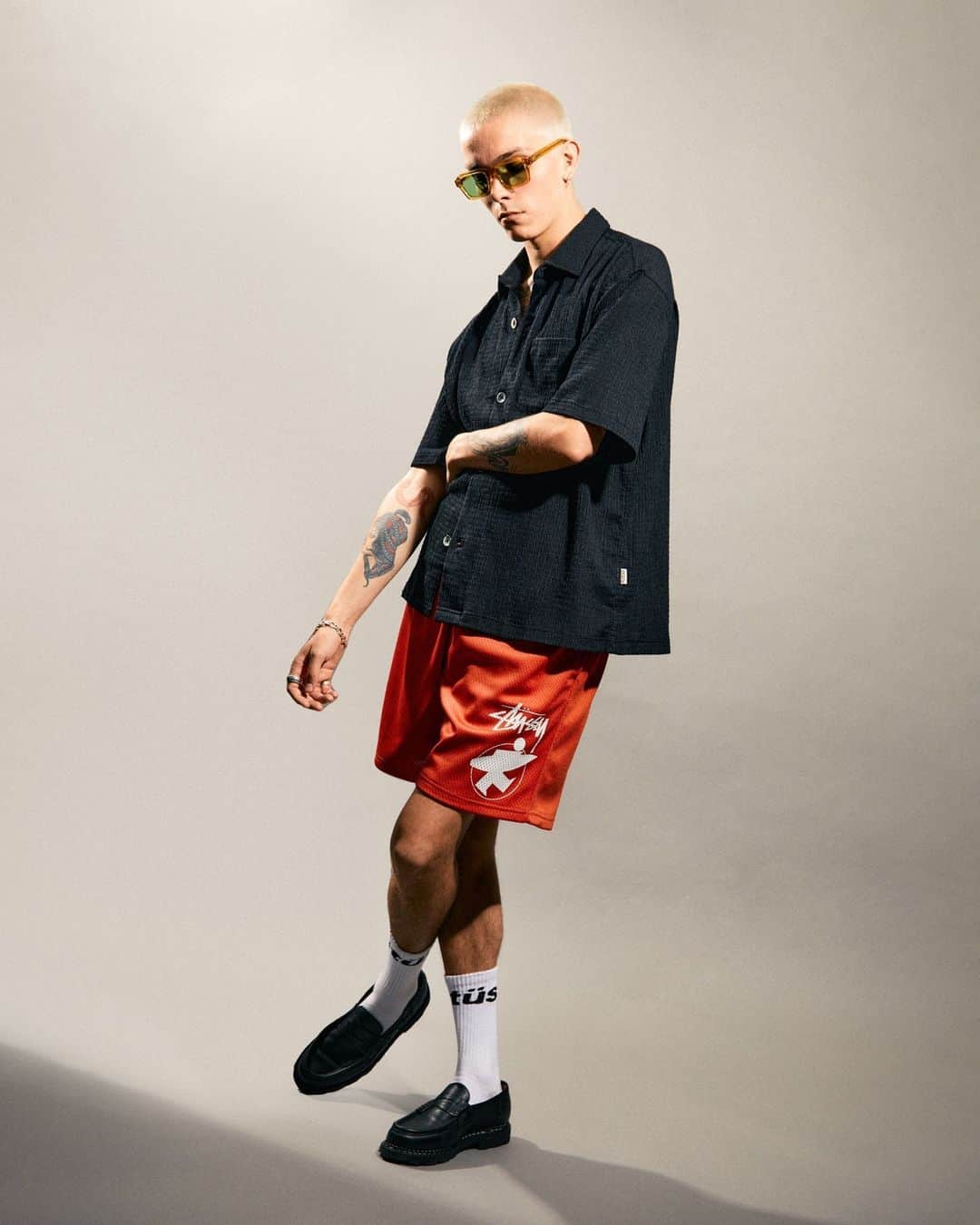 ガーブストアのインスタグラム：「For the second – and final – instalment of Stüssy’s Summer '23 collection, the California label brings a sophisticated edge to warm-weather dressing courtesy of pinstripe tailoring and crinkled gingham shirts. Retro-tinged mesh shorts, Low Pro caps and pigment-dyed tees are an instant hit for more laid-back settings. ⁠ ⁠ Link in bio!」