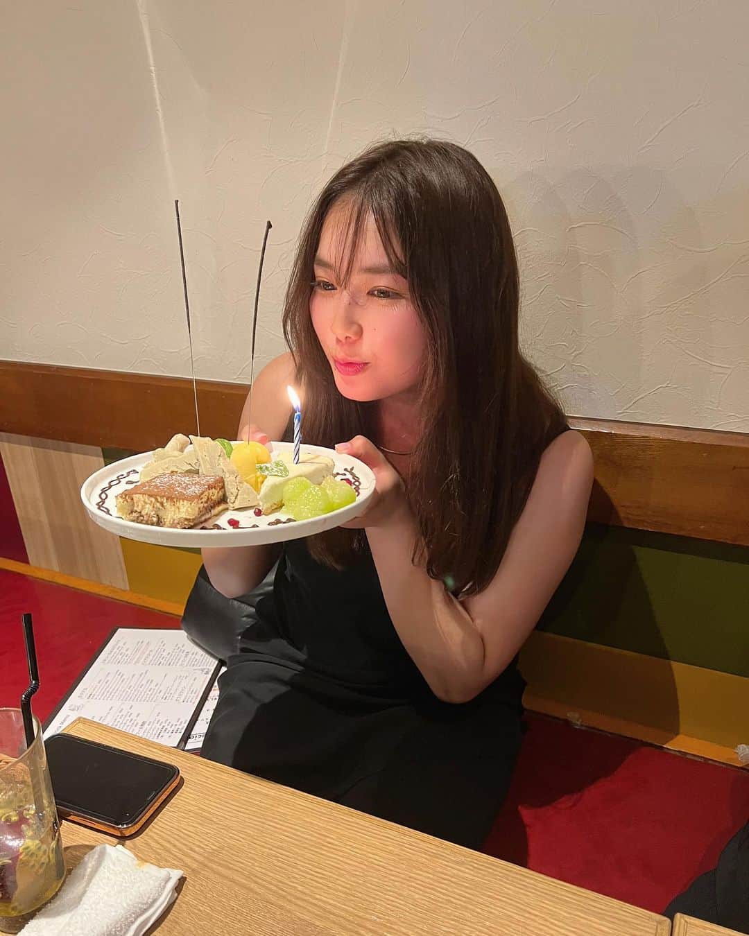 箭内夢菜さんのインスタグラム写真 - (箭内夢菜Instagram)「6.21 今年もたくさんの方にお祝いして頂けて 無事に23歳のお誕生日を迎えることができました🎂  本当にたくさんのメッセージ、ありがとうございます🥹♡ 全部見てます🥰  23歳も皆様に応援して頂けるよう、精一杯全力で前に進みたいと思います これからもどうぞよろしくお願いします🥰  幸せなお誕生日だぁぁ」6月21日 21時46分 - yumenayanai_official