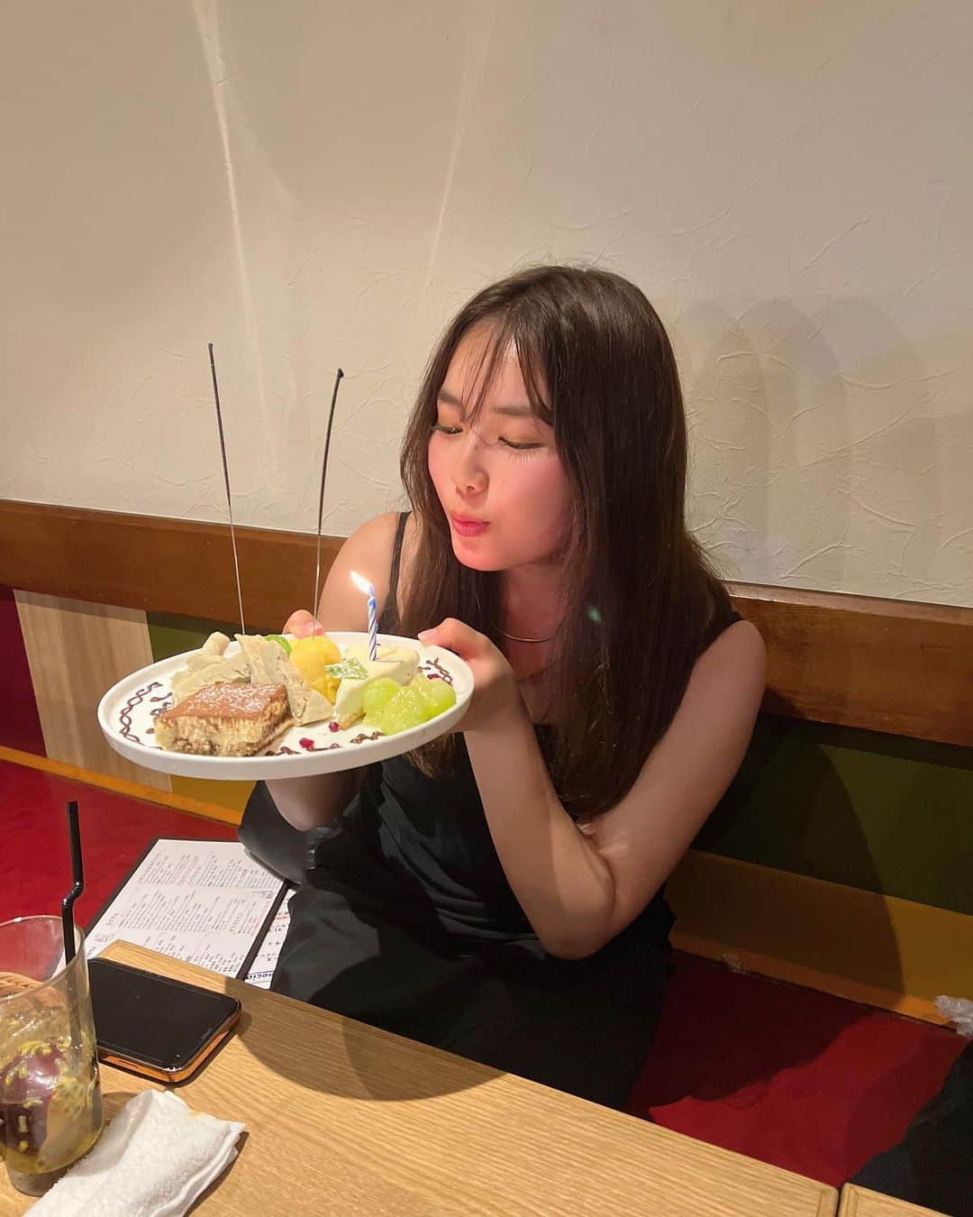 箭内夢菜さんのインスタグラム写真 - (箭内夢菜Instagram)「6.21 今年もたくさんの方にお祝いして頂けて 無事に23歳のお誕生日を迎えることができました🎂  本当にたくさんのメッセージ、ありがとうございます🥹♡ 全部見てます🥰  23歳も皆様に応援して頂けるよう、精一杯全力で前に進みたいと思います これからもどうぞよろしくお願いします🥰  幸せなお誕生日だぁぁ」6月21日 21時46分 - yumenayanai_official