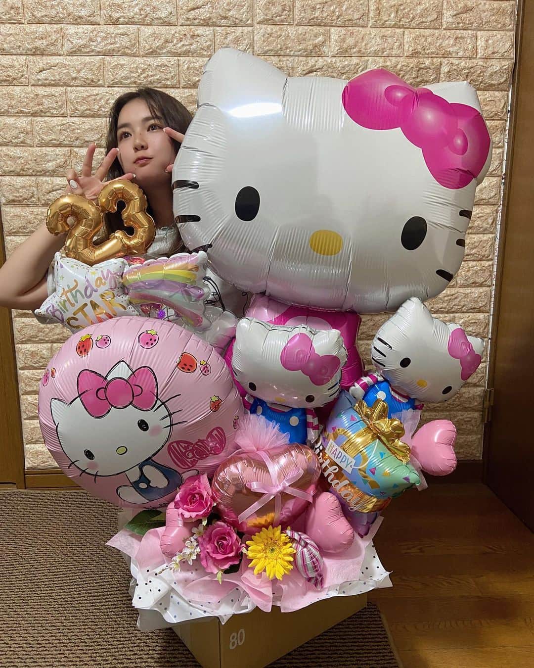 箭内夢菜さんのインスタグラム写真 - (箭内夢菜Instagram)「6.21 今年もたくさんの方にお祝いして頂けて 無事に23歳のお誕生日を迎えることができました🎂  本当にたくさんのメッセージ、ありがとうございます🥹♡ 全部見てます🥰  23歳も皆様に応援して頂けるよう、精一杯全力で前に進みたいと思います これからもどうぞよろしくお願いします🥰  幸せなお誕生日だぁぁ」6月21日 21時46分 - yumenayanai_official
