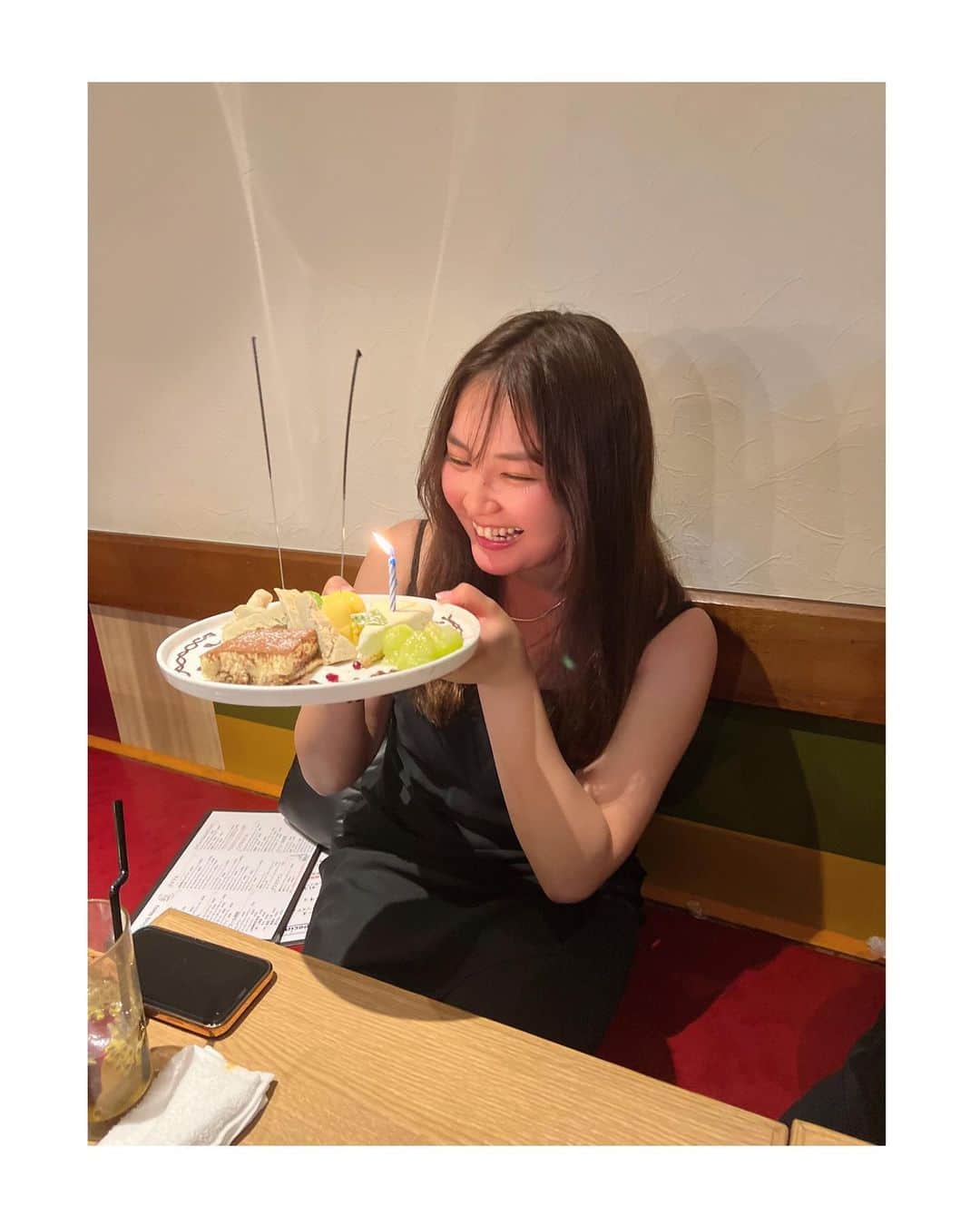 箭内夢菜のインスタグラム：「6.21 今年もたくさんの方にお祝いして頂けて 無事に23歳のお誕生日を迎えることができました🎂  本当にたくさんのメッセージ、ありがとうございます🥹♡ 全部見てます🥰  23歳も皆様に応援して頂けるよう、精一杯全力で前に進みたいと思います これからもどうぞよろしくお願いします🥰  幸せなお誕生日だぁぁ」