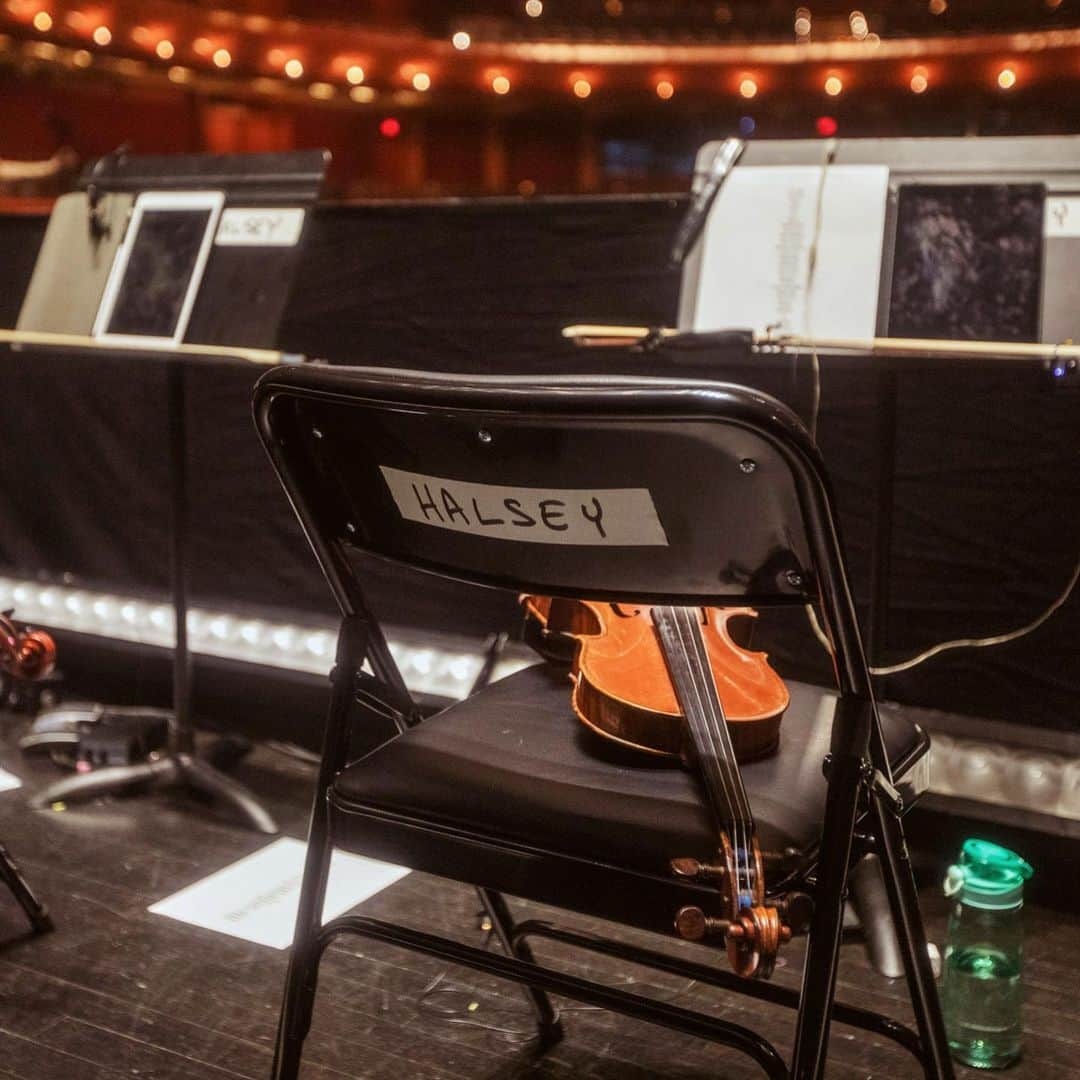 Halseyさんのインスタグラム写真 - (HalseyInstagram)「No place like home. String ensemble shows start tonight at the one and only @njpac . It’s a family affair.   Captured by @yasi」6月21日 21時50分 - iamhalsey