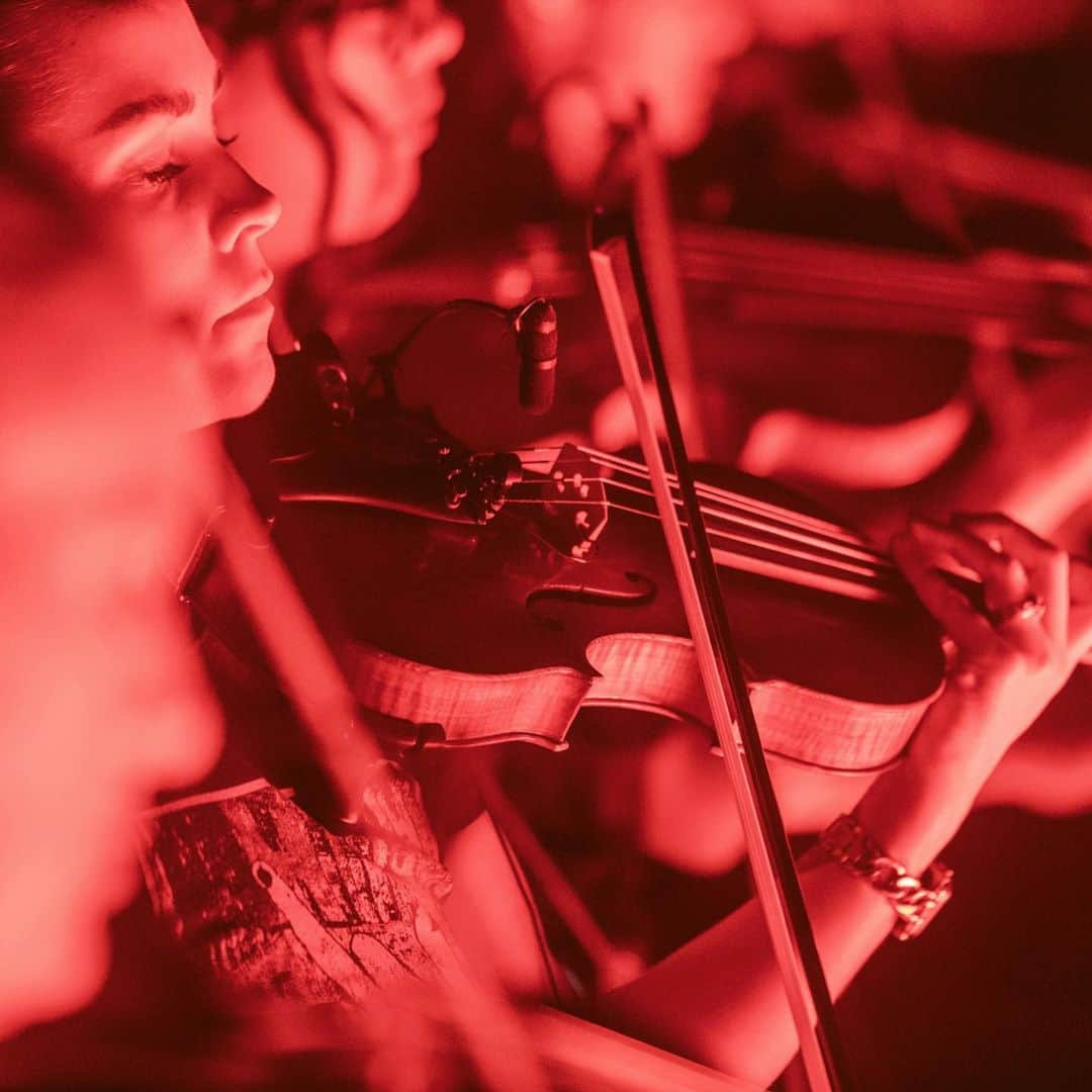 Halseyさんのインスタグラム写真 - (HalseyInstagram)「No place like home. String ensemble shows start tonight at the one and only @njpac . It’s a family affair.   Captured by @yasi」6月21日 21時50分 - iamhalsey