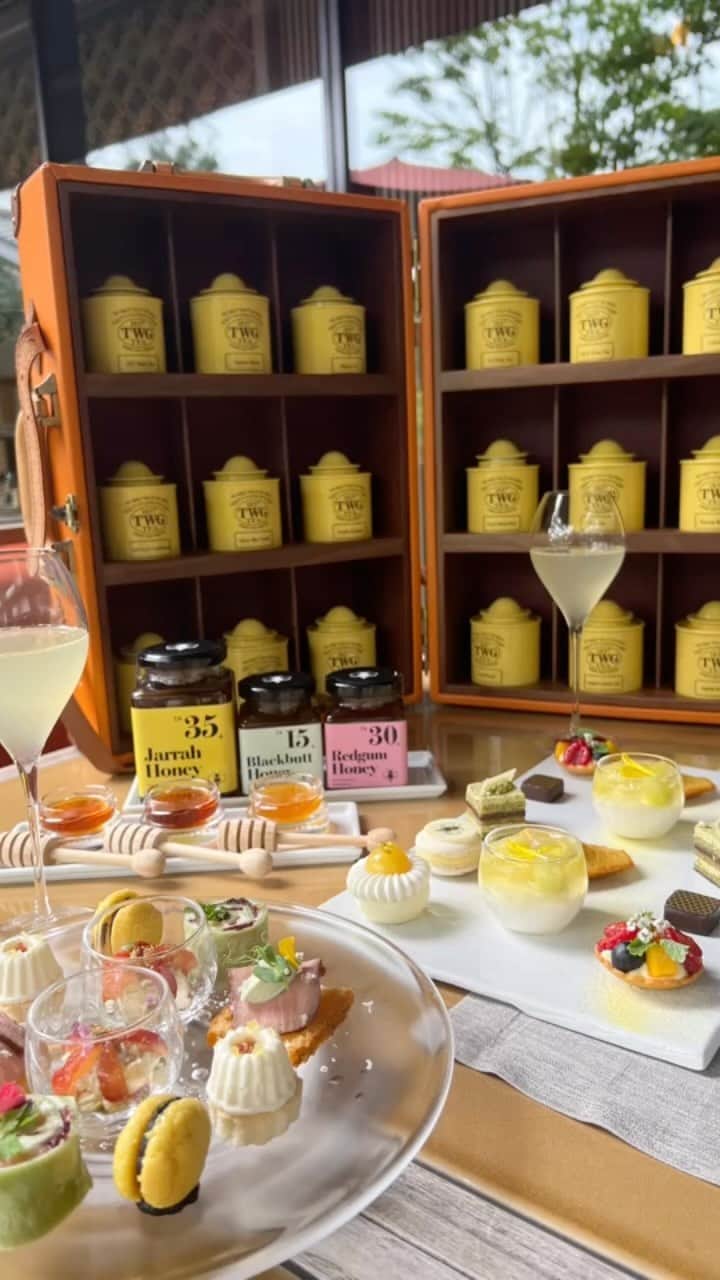 林香里のインスタグラム：「・ ・ @thebees.jp × @hotel_the_mitsui_kyoto  Afternoon tea🫖🌿  無添加・非加熱で生きたままの酵素や栄養素が 詰まっている　@thebees.jp の濃厚で美味しいはちみつ🐝🍯⌒︎*∴ 自然たっぷりの @hotel_the_mitsui_kyoto のテラス席での Afternoonteaは至福の時間でした😌🍃  コラボAfternoonteaは6/30日まで♡ #teatime#afternoontea#bestie」