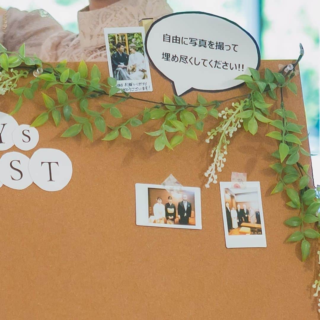 ザ･リーヴス プレミアムテラスさんのインスタグラム写真 - (ザ･リーヴス プレミアムテラスInstagram)「. \ウェルカムスペースアイディア💡*/  ウェルカムスペースに ボードとチェキを用意！ ゲストの皆様にその場で撮影してもらい 当日に完成するオリジナルボードの完成♪  お祝いメッセージを 結婚式が結んでからゆっくり見る時間も楽しみになります😌  ----------------------------------  公式HPでは卒花嫁さまの 挙式実例！ #ウエディングレポート を公開中◆* ▼詳しくは @the_leaves_premium_terrace TOPページよりご覧ください*  ----------------------------------  #ふたりの未来を探す旅 #dearswedding#ザリーヴスプレミアムテラス #群馬結婚式場#群馬結婚式#高崎結婚式#前橋結婚式#フィオーレビアンカ花嫁#ウェルカムスペース #ウェルカムボード #ウェルカムボード手作り #ウェルカムスペース装飾」6月21日 21時53分 - the_leaves_premium_terrace