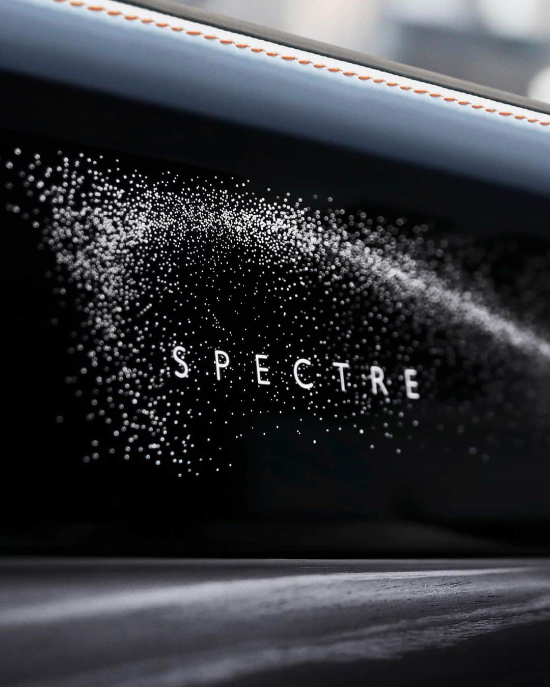 ロールス・ロイスのインスタグラム：「Spectre establishes electrification as the marque’s perfect pairing, combining luxurious silence with powerful poise.  The formidable fastback delivers an immersive on-road experience — setting the benchmark for our all-electric future, and redefining Rolls-Royce innovation.  Discover #RollsRoyceSpectre; link in bio.   #SpiritElectrified  — WLTP: Power consumption: 2.9* mi/kWh, 21.5* kWh/100km. Electric range 323* mi / 520* km. NEDC: CO2 emissions 0 g/km. (*preliminary data)  Further information: https://www.rolls-roycemotorcars.com/en_GB/information/fb-dat-wltp.html」