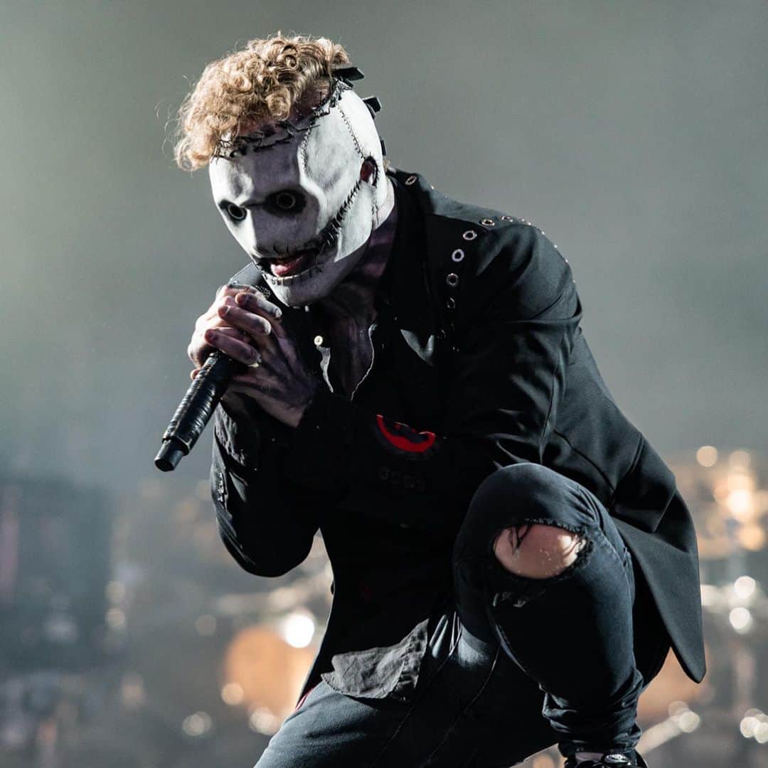 Rock Soundのインスタグラム：「Slipknot frontman Corey Taylor has hinted at plans for a special tour celebrating the 25th anniversary of their self-titled debut album next year  Read the full story now on ROCKSOUND.TV  📸 @carlamundy   #slipknot #coreytaylor #metal」