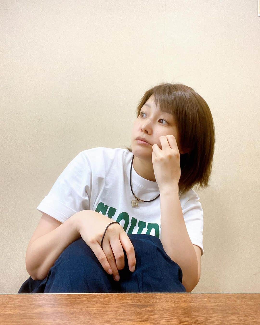 のインスタグラム：「. 不機嫌ではなく 風呂上がりでリラックスしてます♨️ . #サウナ #福岡サウナ #しあわせ」