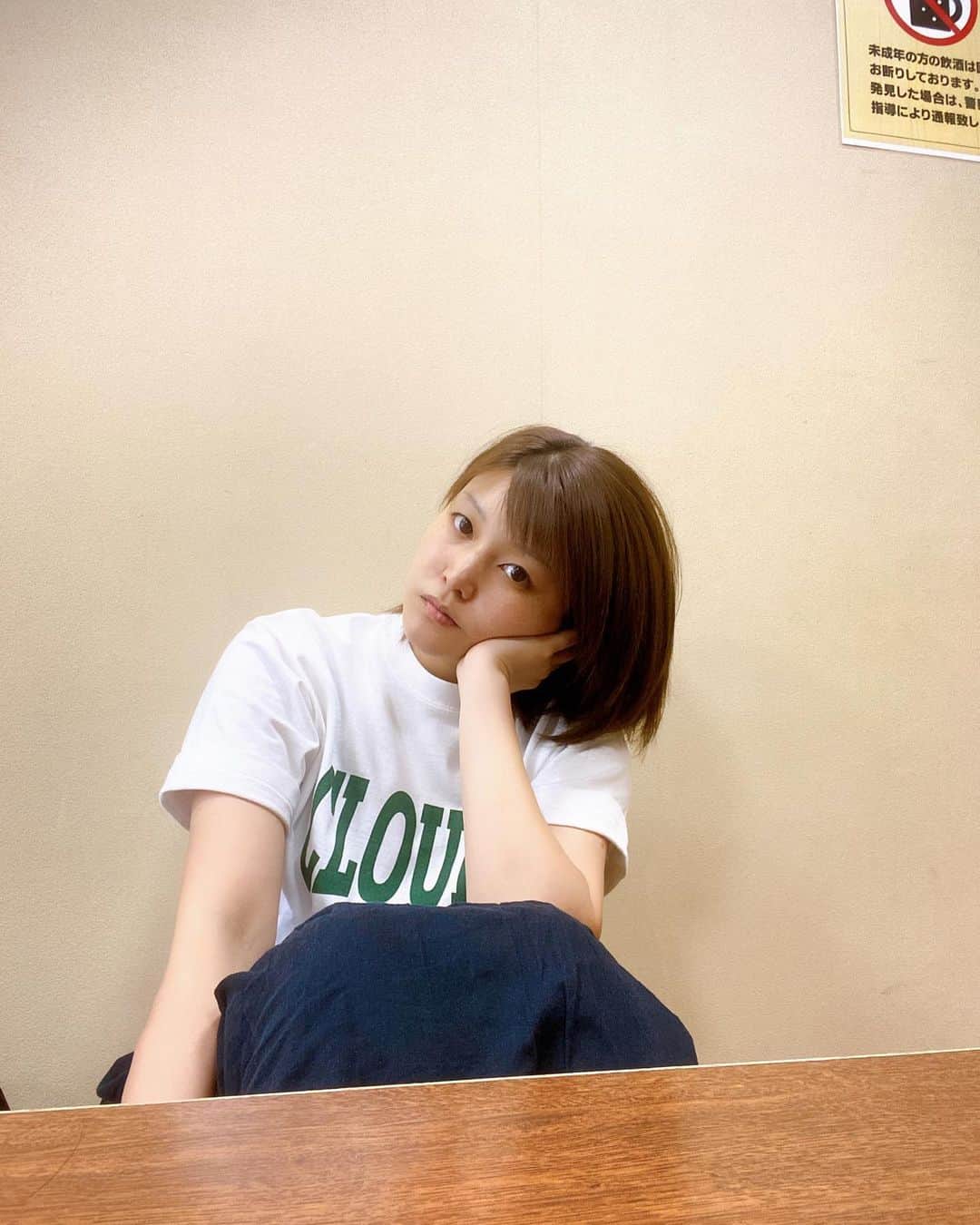 内村麻美さんのインスタグラム写真 - (内村麻美Instagram)「. 不機嫌ではなく 風呂上がりでリラックスしてます♨️ . #サウナ #福岡サウナ #しあわせ」6月21日 22時00分 - asami___05