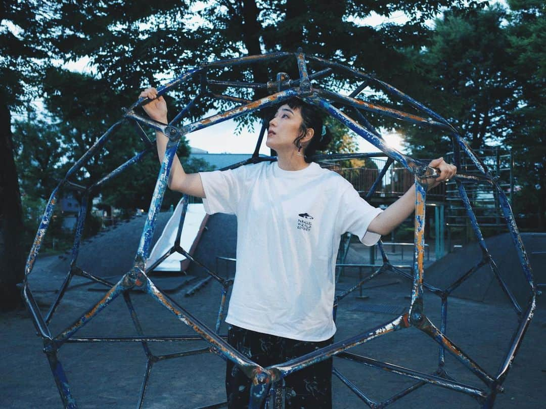 田中裕介さんのインスタグラム写真 - (田中裕介Instagram)「👽  I Need You Baby "Parallel World Odyssey" Graphic S/S TEE  Type B black @tnkusk (170cm) wears size M  Type C white  @sallytnk (173cm) wears size S  @i_need_you_baby_jp」6月21日 22時02分 - tnkusk