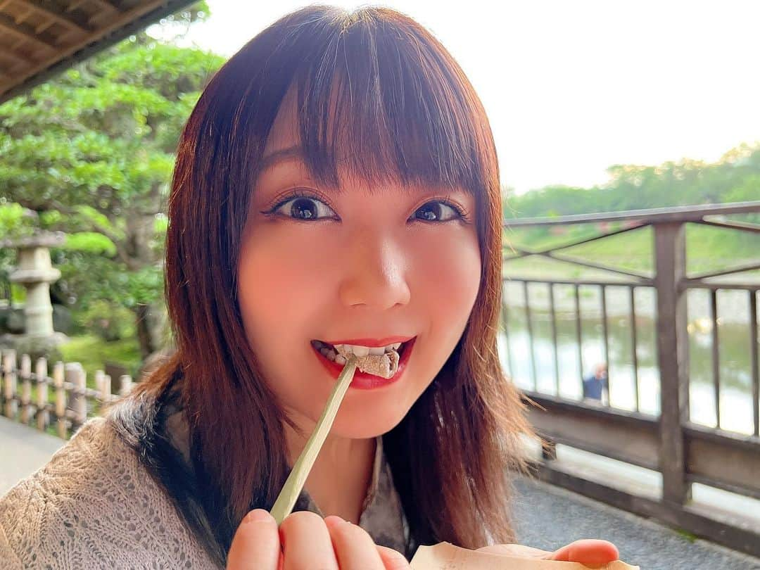 嶋梨夏さんのインスタグラム写真 - (嶋梨夏Instagram)「早起きして良かったぁ〜🥰って思える至福の時間でした🍡✨✨ . . . . . #被写体 #お仕事依頼受付中 #おでかけ #三重県 #伊勢 #赤福 #赤福本店 #朔日餅 #いっぱい食べる君が好き #もぐもぐ #彼女感 #アラサー女子 #平成元年生まれ #150cm #ファインダー越しの私の世界 #ポートレート #ポートレート撮影 #女優 #actress #photooftheday #JAPAN #japanesegirl #instagood #followme #ricashima #嶋梨夏」6月21日 22時11分 - shimarica_jp