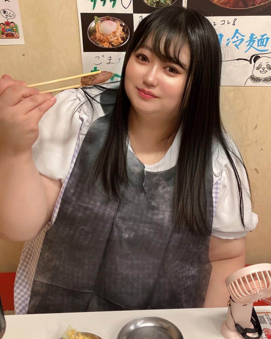 えみっくすさんのインスタグラム写真 - (えみっくすInstagram)「超有名で憧れのひとがふたごめちゃくちゃ美味しいって何度も書いてたから、めっちゃ行きたかったふたご💗憧れの【はみかる】してきた(ᐡ｡• · •｡ᐡ)♡ハミカルはもちろん、赤身からホルモンまで柔らかくてとっても美味しかった💓厚切りのタンがここ最近で1番感動した(ˊo̴̶̷̤ ̫ o̴̶̷̤ˋ)♡ . INIファンの店員さんがフレンドリーで優しくて、荻窪店は推しの店舗❕❕絶対にまた行く～❕❕❕❕  🍬 .｡ _________________________ ｡. 🍬   　えみっくすおすすめのグルメ情報を ︎︎ 　　　▶️ #えみっくすグルメ ◀️  　　　でまとめています⸜(*⃙⃘'ᵕ'*⃙⃘)⸝⋆*   　気になるお店があればぜひ食べに行って  　ハッシュタグをつけて投稿してね📷✨  🍬 .｡ _________________________ ｡. 🍬   #大阪焼肉ホルモンふたご  #ふたご  #焼肉  #焼肉グルメ  #焼肉好きな人と繋がりたい  #肉スタグラム  #フォトジェ肉  #肉食女子  #グルメ  #グルメ好きな人と繋がりたい  #グルメ女子  #グルメスタグラム  #東京グルメ  #荻窪グルメ  #荻窪  #荻窪ディナー  #ぽっちゃり  #ぽっちゃり女子  #ぽっちゃりさんと繋がりたい  #ぽっちゃり大人女子  #ぽっちゃりモデル  #ぽっちゃり女子と繋がりたい  #プラスサイズ  #plussize  #plussizefashion  #curvy  #curvygirl #ミスiD2022 #みけぽ」6月21日 22時04分 - emix_momoka
