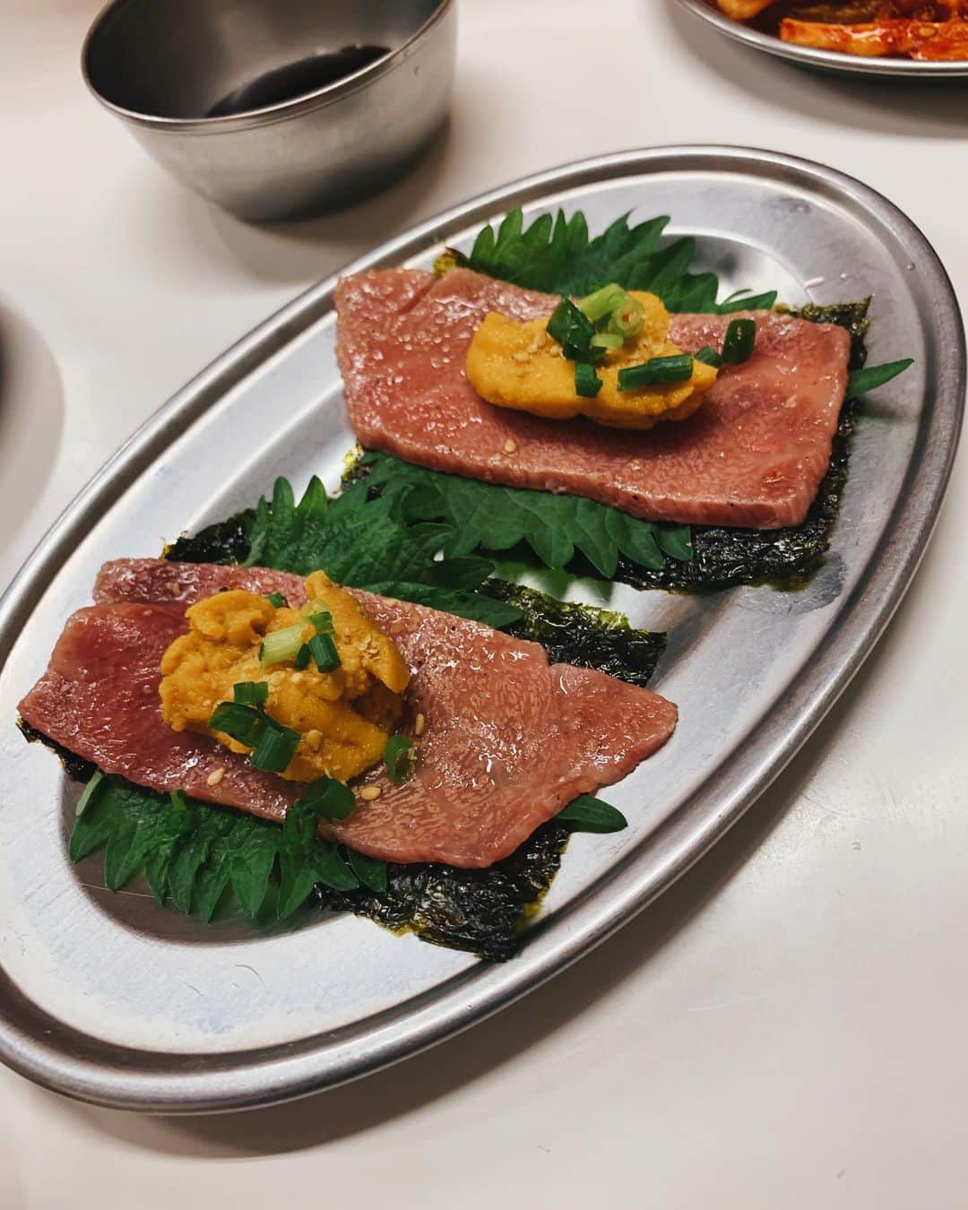 えみっくすさんのインスタグラム写真 - (えみっくすInstagram)「超有名で憧れのひとがふたごめちゃくちゃ美味しいって何度も書いてたから、めっちゃ行きたかったふたご💗憧れの【はみかる】してきた(ᐡ｡• · •｡ᐡ)♡ハミカルはもちろん、赤身からホルモンまで柔らかくてとっても美味しかった💓厚切りのタンがここ最近で1番感動した(ˊo̴̶̷̤ ̫ o̴̶̷̤ˋ)♡ . INIファンの店員さんがフレンドリーで優しくて、荻窪店は推しの店舗❕❕絶対にまた行く～❕❕❕❕  🍬 .｡ _________________________ ｡. 🍬   　えみっくすおすすめのグルメ情報を ︎︎ 　　　▶️ #えみっくすグルメ ◀️  　　　でまとめています⸜(*⃙⃘'ᵕ'*⃙⃘)⸝⋆*   　気になるお店があればぜひ食べに行って  　ハッシュタグをつけて投稿してね📷✨  🍬 .｡ _________________________ ｡. 🍬   #大阪焼肉ホルモンふたご  #ふたご  #焼肉  #焼肉グルメ  #焼肉好きな人と繋がりたい  #肉スタグラム  #フォトジェ肉  #肉食女子  #グルメ  #グルメ好きな人と繋がりたい  #グルメ女子  #グルメスタグラム  #東京グルメ  #荻窪グルメ  #荻窪  #荻窪ディナー  #ぽっちゃり  #ぽっちゃり女子  #ぽっちゃりさんと繋がりたい  #ぽっちゃり大人女子  #ぽっちゃりモデル  #ぽっちゃり女子と繋がりたい  #プラスサイズ  #plussize  #plussizefashion  #curvy  #curvygirl #ミスiD2022 #みけぽ」6月21日 22時04分 - emix_momoka