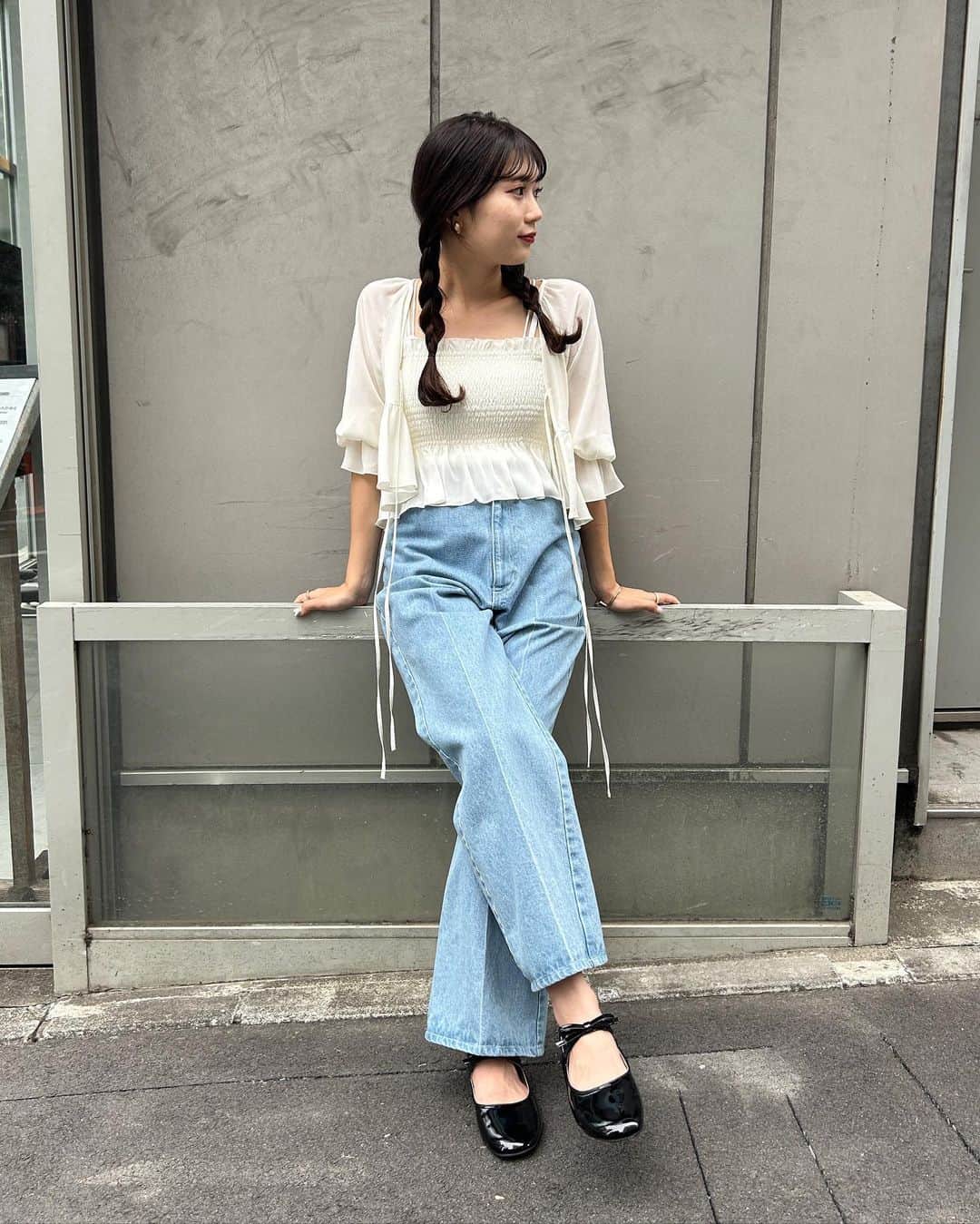 one after another NICECLAUPさんのインスタグラム写真 - (one after another NICECLAUPInstagram)「6/23 thu 21:00preorder💗  久しぶりにバレエシューズ お作りしました🩰  リボンストラップ付きで 脱げづらくフラットタイプで ラクチンです💞  #0132130010  #0132130020  リボンストラップバレエシューズ ¥6,600 size SML  #ナイスクラップ #niceclaup  #ガーリー #ガーリーコーデ #ナイスクラップのコーデ #フレンチガーリー #大人コーデ #ファッション #トレンドコーデ #大人可愛い  #デートコーデ #デート服 #きれいめカジュアル #きれいめ#フェミニンコーデ #フェミニンㅤ #韓国コーデ #春先取り#シューズ#厚底 #サンダル #置き画くら部 #置き画倶楽部」6月21日 22時13分 - niceclaup_official_