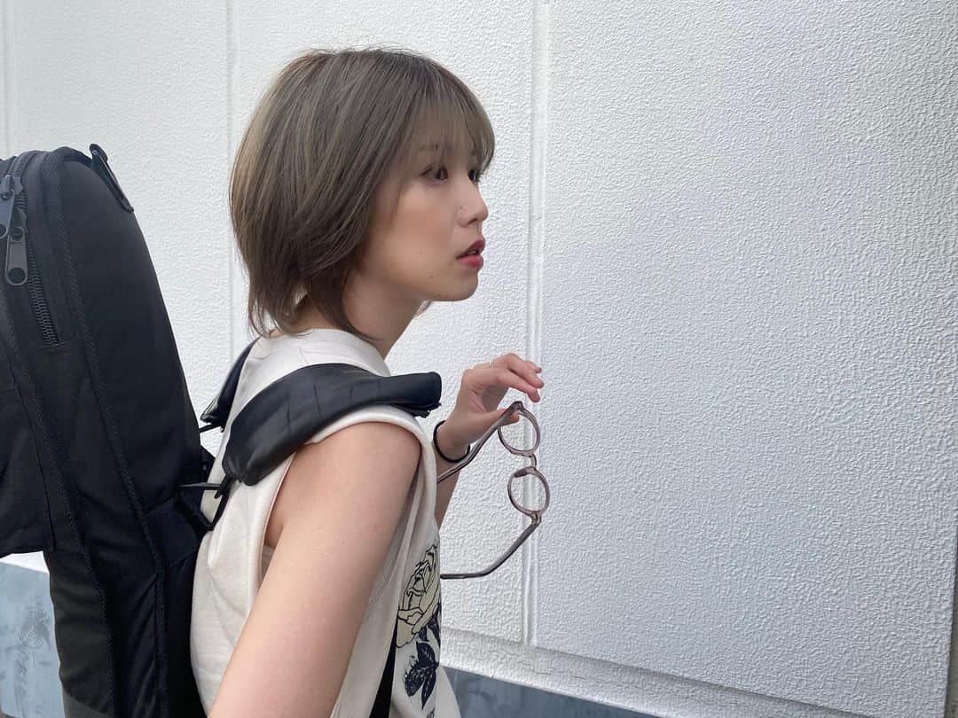 原あやののインスタグラム：「七月二日の大阪バンド編成に向けてエレキのメンテをしてきた日  大阪、たのしみだな〜  #ギター#エレキギター#guitar#electricguitar#シンガーソングライター#バンド#音楽#music#japanmusic#jpop#rock#ギター女子#ボブ#ハイトーンカラー#ハイトーンボブ#instagood」