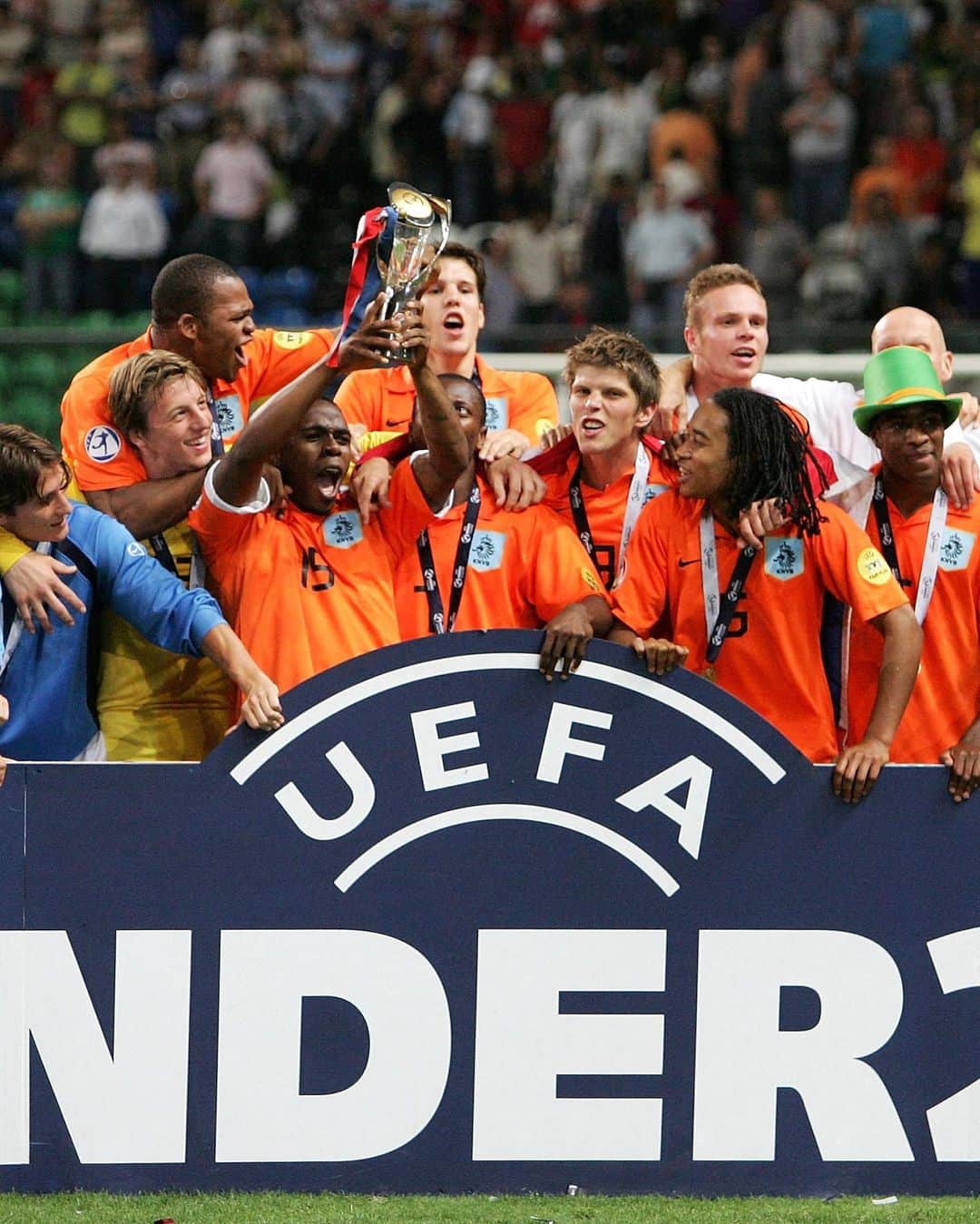 サッカー オランダ代表チームさんのインスタグラム写真 - (サッカー オランダ代表チームInstagram)「𝙰𝚕𝚠𝚊𝚢𝚜 𝚋𝚎𝚕𝚒𝚎𝚟𝚒𝚗𝚐 𝚒𝚗 𝚝𝚑𝚎 𝚜𝚊𝚖𝚎 𝚍𝚛𝚎𝚊𝚖 🙏  #U21EURO #TheNextUp」6月21日 22時21分 - onsoranje