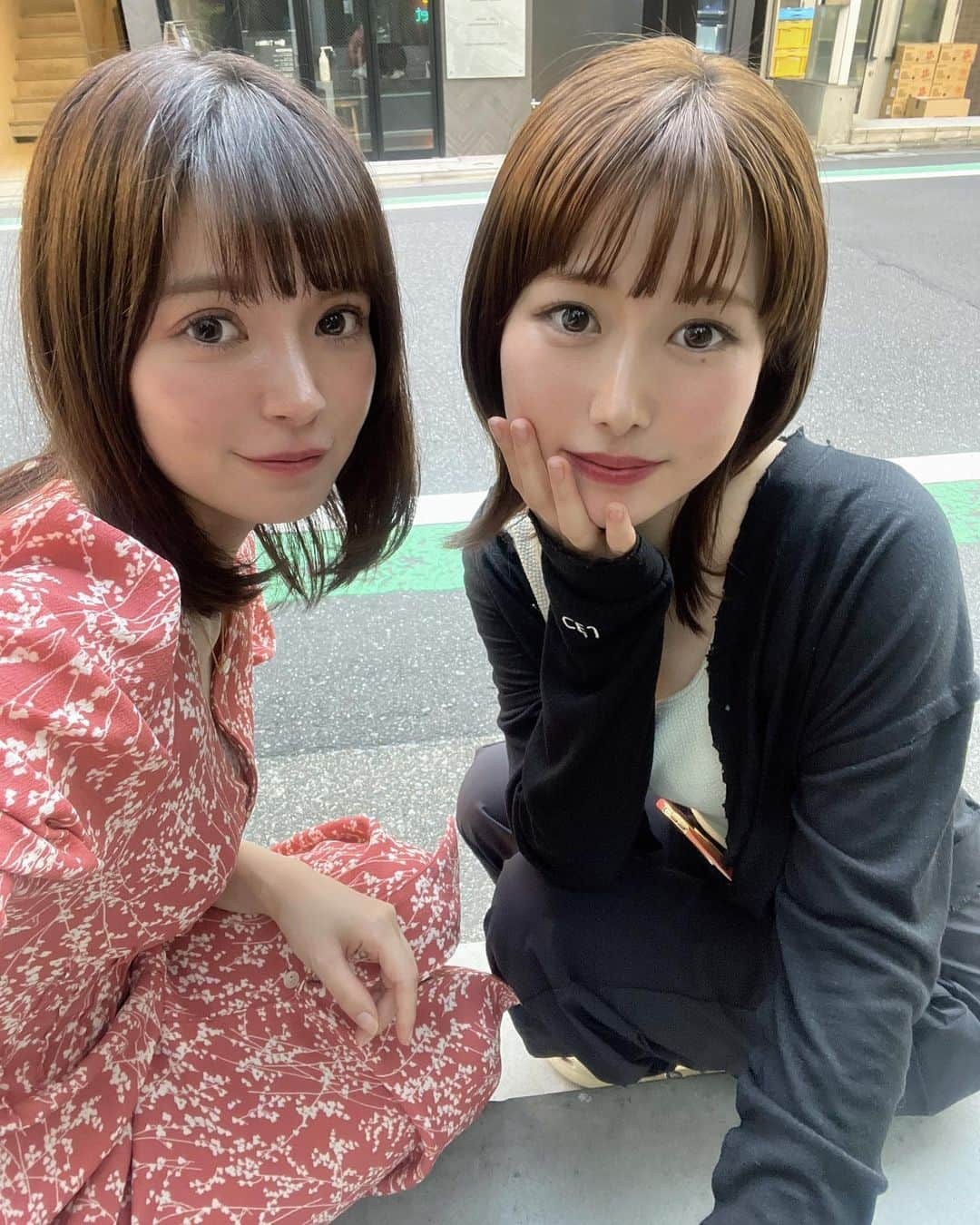 明石ゆいなのインスタグラム：「華と道端で4時間語った日😊  私たちのチーム名は、ミニオンズです。ぴょこぴょこケラケラしてるから😆  #11年の仲」