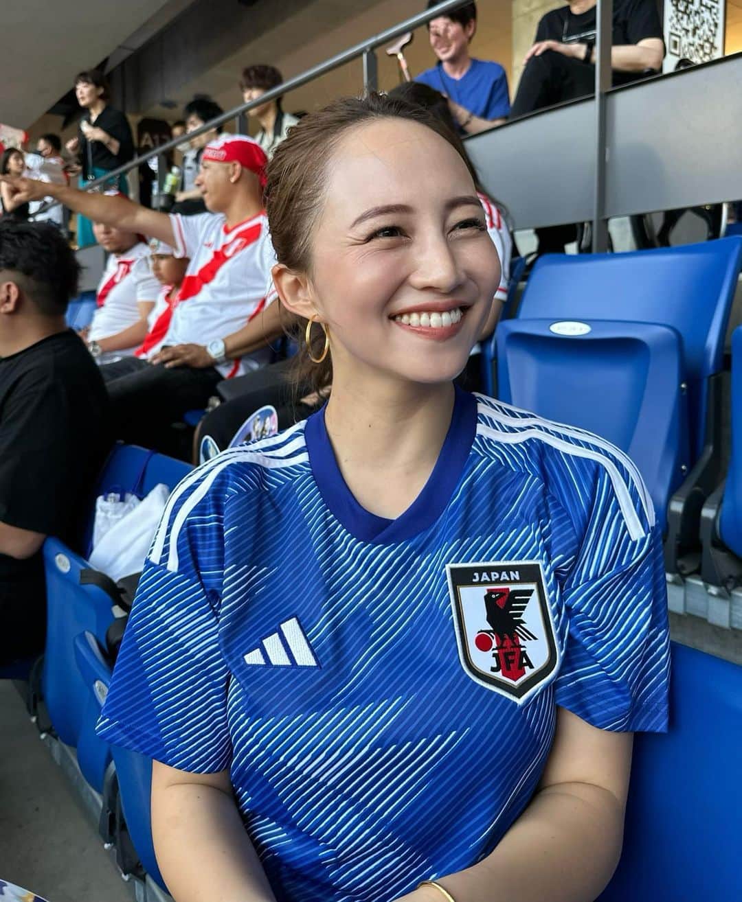 左近鈴乃さんのインスタグラム写真 - (左近鈴乃Instagram)「. 久しぶりのサッカー観戦⚽️🏟️ 楽しかったな〜🎌💙  スポーツするのも見るのも大好き。  #samuraiblue  #サッカー #日本代表」6月21日 22時29分 - suzuno_sakon