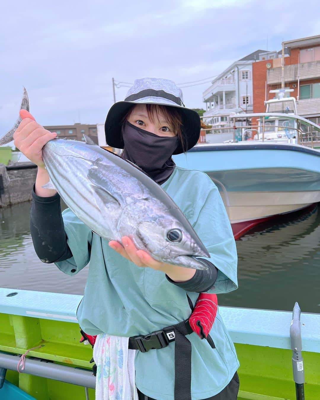 小池唯さんのインスタグラム写真 - (小池唯Instagram)「.  カツオとキハダマグロ🐟 去年は、カツオ釣れなかったけど今年は釣れた🎣  #キハダマグロ #カツオ #釣り女子 #釣り」6月21日 22時31分 - yuikoike_official