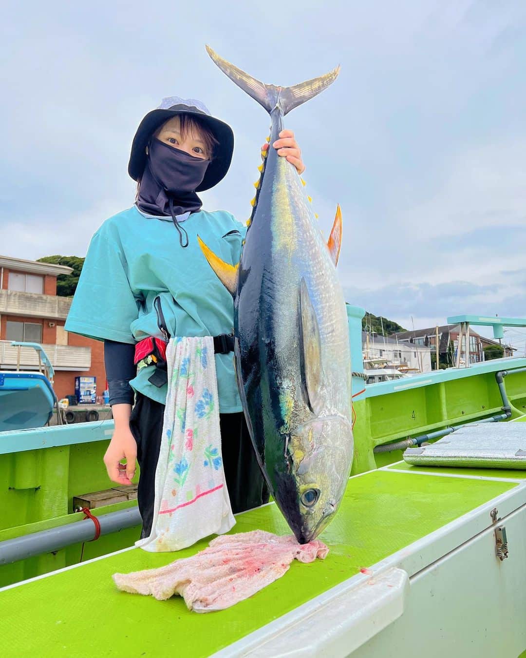 小池唯さんのインスタグラム写真 - (小池唯Instagram)「.  カツオとキハダマグロ🐟 去年は、カツオ釣れなかったけど今年は釣れた🎣  #キハダマグロ #カツオ #釣り女子 #釣り」6月21日 22時31分 - yuikoike_official