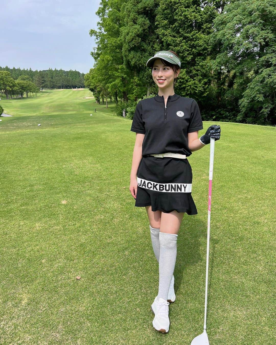 太田江莉奈さんのインスタグラム写真 - (太田江莉奈Instagram)「.  この前の🏌️‍♀️ 髪短いけど結んでみた✌︎  韓国で可愛いウェアを仕入れたから今週早速着る〜✨✨  . .  #夜須高原カントリークラブ  #福岡ゴルフ場#九州ゴルフ #福岡ゴルフ#ゴルフ女子#ド下手 #ゴルフウェア#ゴルフコーデ  #jackbunny#markandlona#golf」6月21日 22時36分 - erina_o_