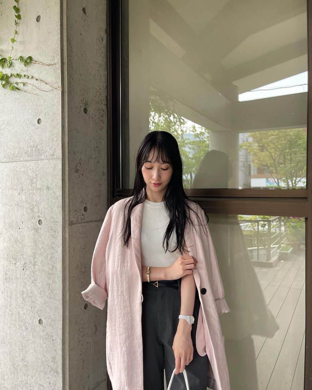 𝗔𝗜のインスタグラム：「. 載せ直しごめんなさい🥹🫰🏻 . お気に入り夏ジャケット🧥💗 @stylings_official の着回しも最後追加してます☺️。 . お仕事の時もお休みの日も登場率高いお気に入りジャケット♡ セットアップで着ても、もちろんかわいい🤭大人ピンク💞 . パンツは @uniqlo_with  #タックワイドパンツ 🐘🩶🩶 . デニムもグレーで、グレー✖️ピンクが 可愛いくなりすぎなくて最近好きです🤟♡ . #ジャケットコーデ #夏ジャケット #ピンクコーデ #ユニクロ購入品 #uniqlo #ザラジョ #zara #30代ファッション #2児ママ #160cmコーデ #styling #ワーママ #骨格ウェーブ #顔タイプフェミニン #ブルベ #春コーデ #夏コーデ #通勤コーデ」