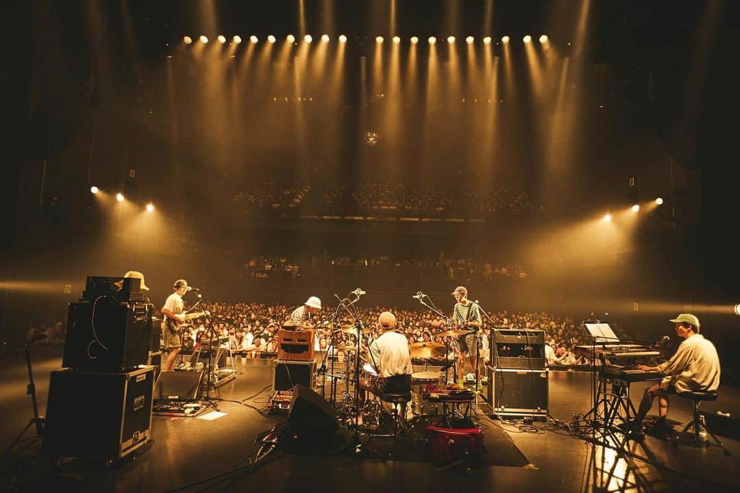 never young beachさんのインスタグラム写真 - (never young beachInstagram)「never young beach 5th Album “ありがとう” Release Show TOKYO at Roppongi EX THEATER ありがとうございました🤲 メモリアルな日にみなさんと楽しい素敵な「ありがとう」リリース日となりました🎉  Photo by Yosuke Torii @hurry」6月21日 22時43分 - never_young_beach_official