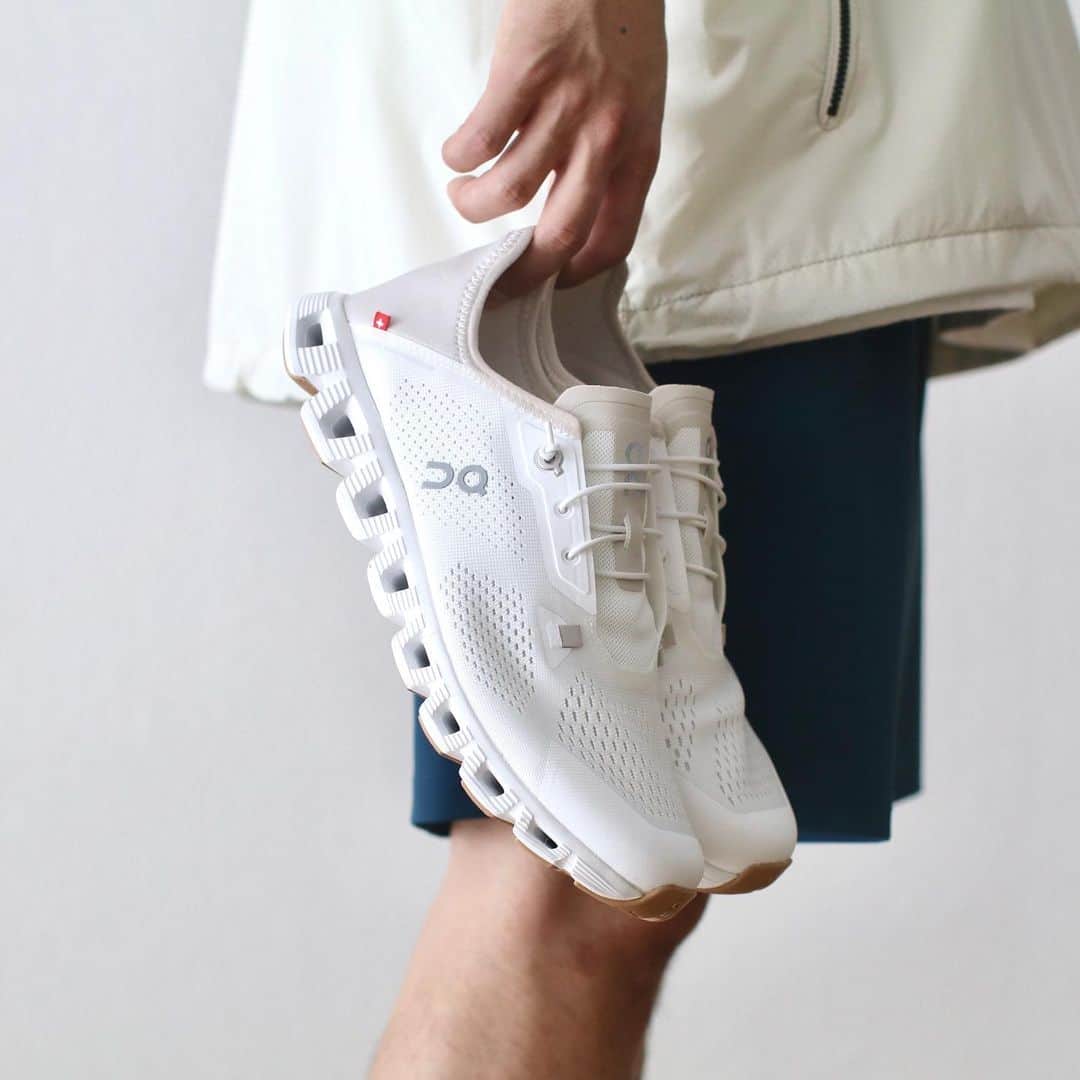 のインスタグラム：「【#2023_SUMMER_SALE】 On / オン "Cloud 5 Coast M- Undyed-Whit / Pearl -" ¥ 17,380- → ¥ 13,904- [20%OFF]  _ 〈online store / @digital_mountain〉 https://www.digital-mountain.net _ 【オンラインストア#DigitalMountain へのご注文】 *24時間受付 *14時までのご注文で即日発送 *1万円以上ご購入で送料無料 tel：084-973-8204 _ We can send your order overseas. Ordering procedure details can be found here. >>http://www.digital-mountain.net/html/page56.html  _ #On #オン _ 実店舗：#WonderMountain  〒720-0043  広島県福山市船町2-23 JR 「#福山駅」より徒歩10分 #ワンダーマウンテン #japan #hiroshima #福山 #福山市 #尾道 #倉敷 #鞆の浦 近く _ WOMEN/GOODS： @hacbywondermountain _」