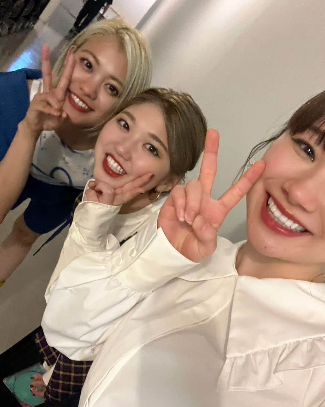 石田亜佑美さんのインスタグラム写真 - (石田亜佑美Instagram)「@akari_takeuchi.official        次会ったときめいっっっぱい褒めて、 またリアクション困らさせようと思います   😎👍️     それくらい今日も素敵でした   ご卒業おめでとうございます！ 世界行ってらっしゃい！     #🖌 #生たけ2023  #いつも仲良くしてくれてありがとうございます！！！！！！ #morningmusume23 #モーニング娘23 #石田亜佑美」6月21日 22時44分 - ayumi_ishida.official