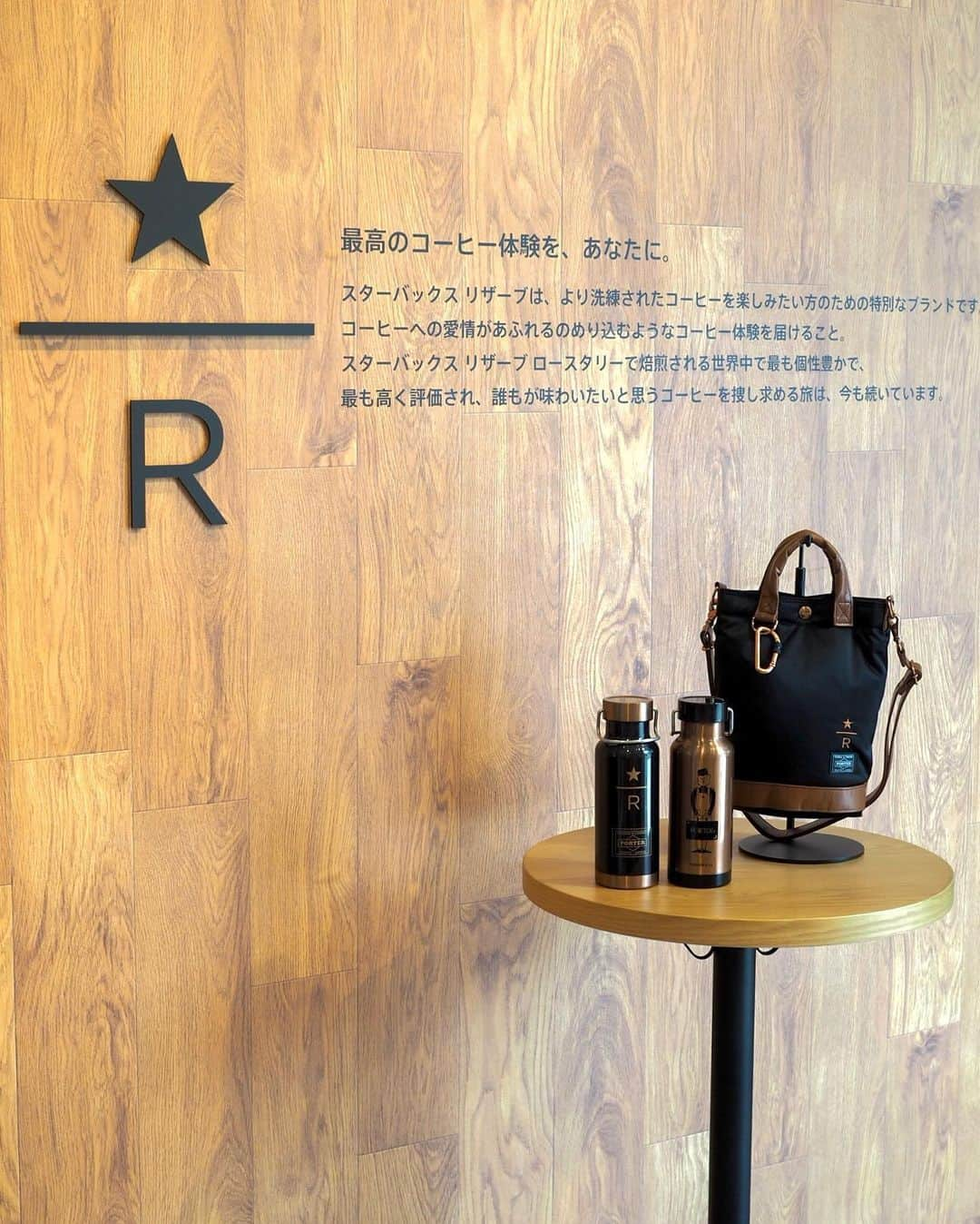 吉田カバン 表参道さんのインスタグラム写真 - (吉田カバン 表参道Instagram)「⁡ 「STARBUCKS in the PORTER Gallery」  ※店頭の写真はイベント開始前のものです。完売しているアイテムもございます。 ⁡ 1971年にアメリカのワシントン州シアトルで創業した「STARBUCKS（スターバックス）」のポップアップストアイベントをPORTER OMOTESANDOとPORTER TOKYOにて開催しています。 ⁡ 開催場所：PORTER OMOTESANDO the PORTER Gallery 1 PORTER TOKYO the PORTER Gallery 4 開催期間：2023年6月21日（水）～6月30日（金） ⁡ the PORTER Gallery 1・4では、まるでスターバックスの店舗にいるような空間をお楽しみいただけます。 ⁡ ※PORTER OMOTESANDOに6/22（木）開店時点で在庫のあるアイテムは以下のみになります。 ・PORTER Coffee Bean Shape Drum Bag S color：Black ￥29,000(tax included) ⁡ ・PORTER S/S Logo Bottle 473ml color：White ￥4,900(tax included) ⁡ ※PORTER OMOTESANDOでは入場整理券を配布する場合がございます。 ※販売方法は当日の状況により変更する場合がございます。 ⁡ ※PORTER TOKYOでは全アイテムが完売しています。 ※PORTER TOKYOは法定設備点検のため、下記の営業時間に変更となります。予めご了承ください。 　6月24日（土）11:00〜15:00 　6月25日（日）13:00〜21:00 ⁡ ⁡ the PORTER Gallery：PORTER flagship storeに併設されたギャラリースペースです。国内外のブランドやアーティストなどの垣根を越えたイベントを定期的に開催しています。 ⁡ STARBUCKS®×PORTER特設サイトはこちら https://www.starbucks.co.jp/cafe/porter/ ⁡ PORTER flagshipstoreはこちら https://www.yoshidakaban.com/shopinfo/porter/ ⁡ STARBUCKSはこちら https://www.starbucks.co.jp/ ⁡ #yoshidakaban #porter #madeinjapan #heartandsoulintoeverystitch #porterflagshipstore #omotesando #tokyo #starbucks #starbucksreserveroastery #starbucksreserve #吉田カバン #ポーター #表参道 #東京 #スターバックス #スターバックスリザーブ #スターバックスリザーブロースタリー東京 #東京ミッドタウン八重洲」6月21日 22時48分 - porter_flagship_store