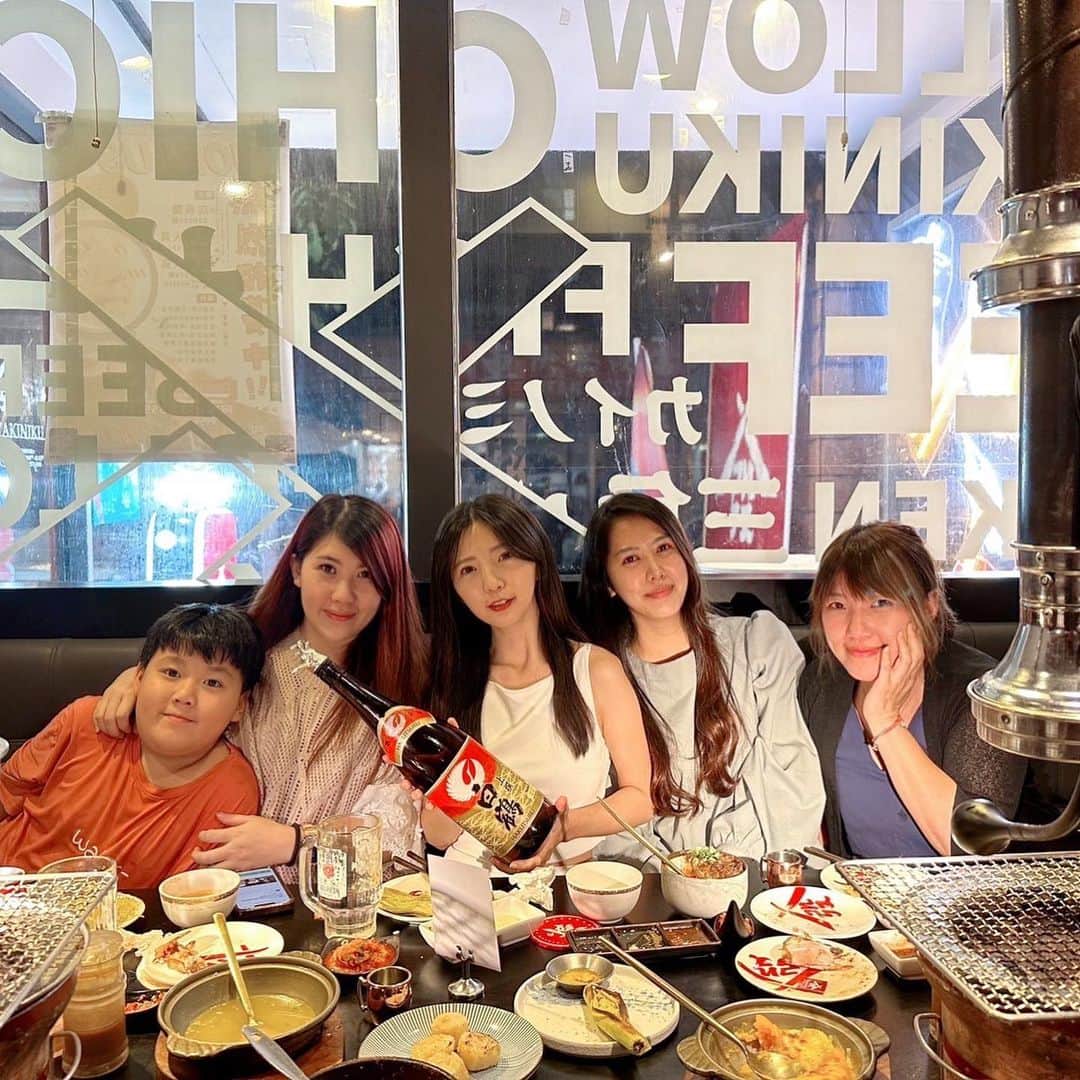 めいのインスタグラム：「— 大食い焼肉女子会 ・ ・ ・　 ・ ・ ・  —  #instapic#日本#焼肉#寫真#portrait#사진#女子会#写真部#커피#ポートレート#japanesegirl#beauty#japan#photo_jpn#taipei#섹시#photo#taiwan#フォロー#撮影#model#view#写真#tokyo#follow#portraitsedition  我們都是小仙女😆」
