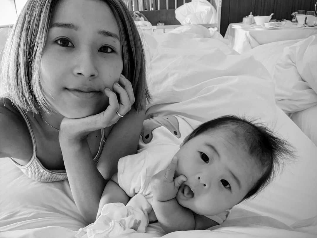 上野智子さんのインスタグラム写真 - (上野智子Instagram)「最近のおきにいり♡  #momanddaughter #4monthsoldbaby」6月21日 22時54分 - tomokoueno