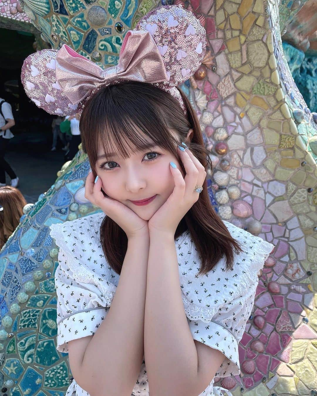 久保田沙矢香のインスタグラム：「ぴんくミニーちゃん🎀♡  #東京ディズニーシー #ディズニーシー #ディズニー #ディズニーカチューシャ #ディズニーコーデ #ディズニー写真 #ディズニーフード #ミニーちゃん #ミニーコーデ #ミニーマウス #ミニーカチューシャ #tokyodisneysea #disneysea #夏コーデ #夏服コーデ #ワンピース #花柄ワンピース #evelyn」