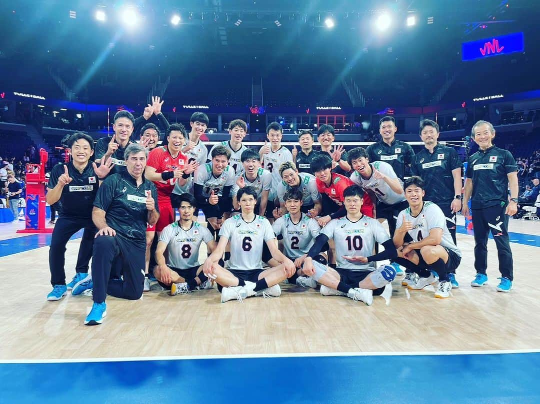 山内晶大さんのインスタグラム写真 - (山内晶大Instagram)「. . . VNL 2023 France round 🇨🇺🇯🇵 6勝目🤙 . . . #龍神nippon  #Japan #Cuba」6月21日 22時58分 - akihiroooo1130