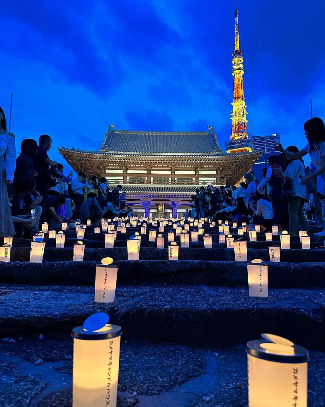 篠田麻里子のインスタグラム：「増上寺100万人のキャンドルナイト✨ yokayo✖️チャリティワークショップで皆んなが作ったキャンドルも🕯️飾ってきました 今年は晴れて大盛況だったようで🥰✨ 参加させて頂きありがとうございました😊 スローな時間を皆さん楽しめましたかー？  #キャンドルナイト#夏至#増上寺」