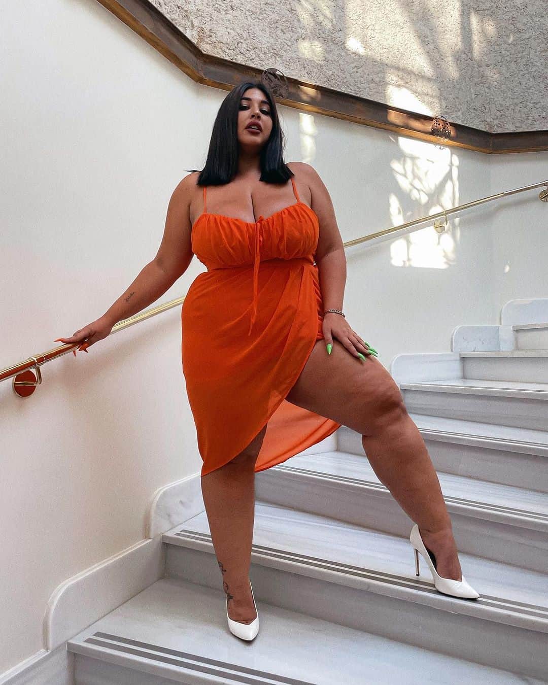 SHEINのインスタグラム：「This fresh orange fit has major vacay a-peel 🍊🧡 Vitamin C what we did there? 😉 @natalialozanofr  Shop similar🔎15324139  #SHEIN #SHEINforAll #SHEINstyle #fashion #chic」
