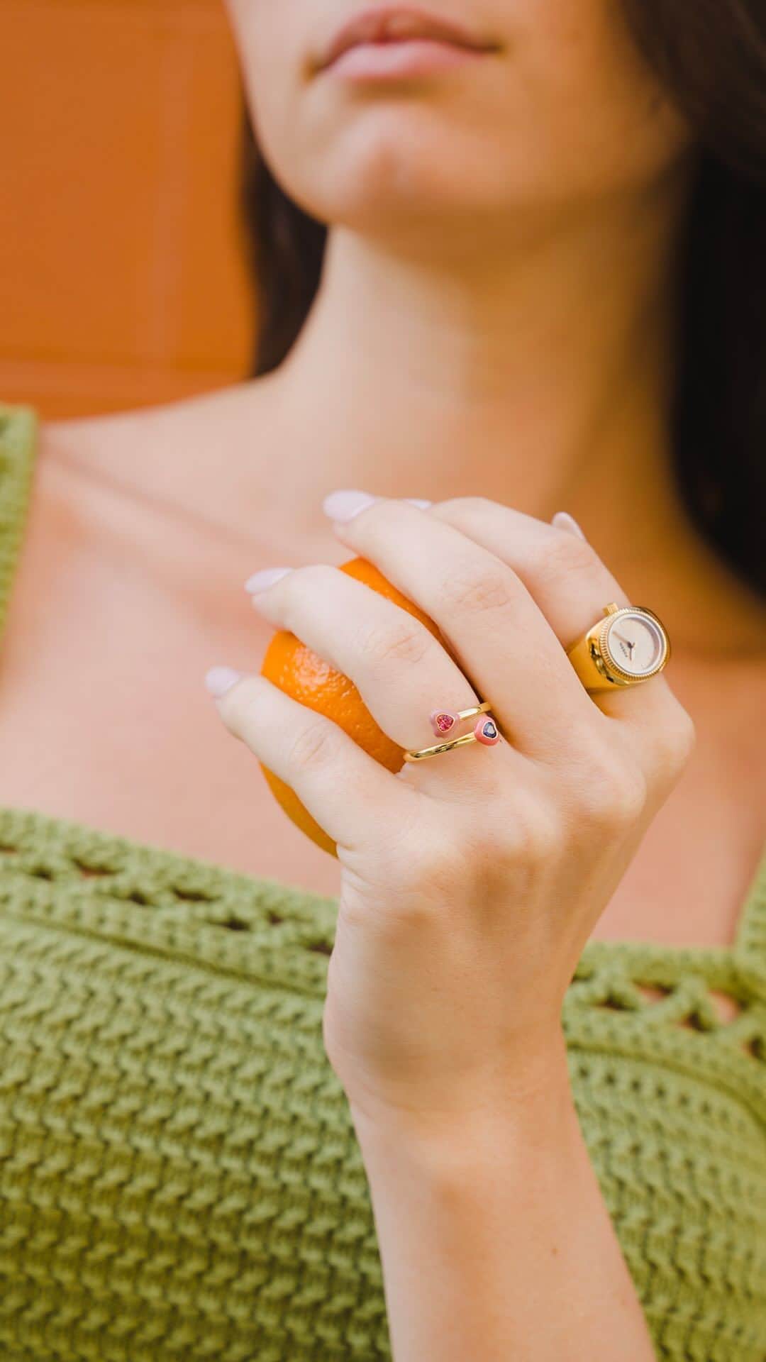 のインスタグラム：「A fresh summer stack just for you☀️ #SunniestSideUp」