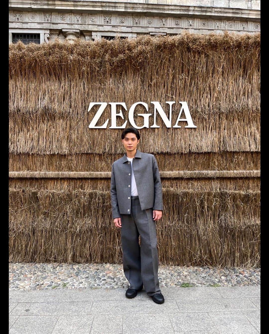 磯村勇斗さんのインスタグラム写真 - (磯村勇斗Instagram)「.  夜は、ゼニアのディナーショーへ。  アーティスティック ディレクターのアレッサンドロ・サルトリ氏とも直接お話しする機会をいただき、さらに、海外で活躍する俳優の方々とも交流。  ファッションだけではなく、マインドでも刺激を沢山貰えた贅沢なひとときでした。  #ゼニア #ZEGNA #ZEGNASS24 #AlessandroSartori #ChrisPine #JosephLee #HUBING」6月21日 23時13分 - hayato_isomura