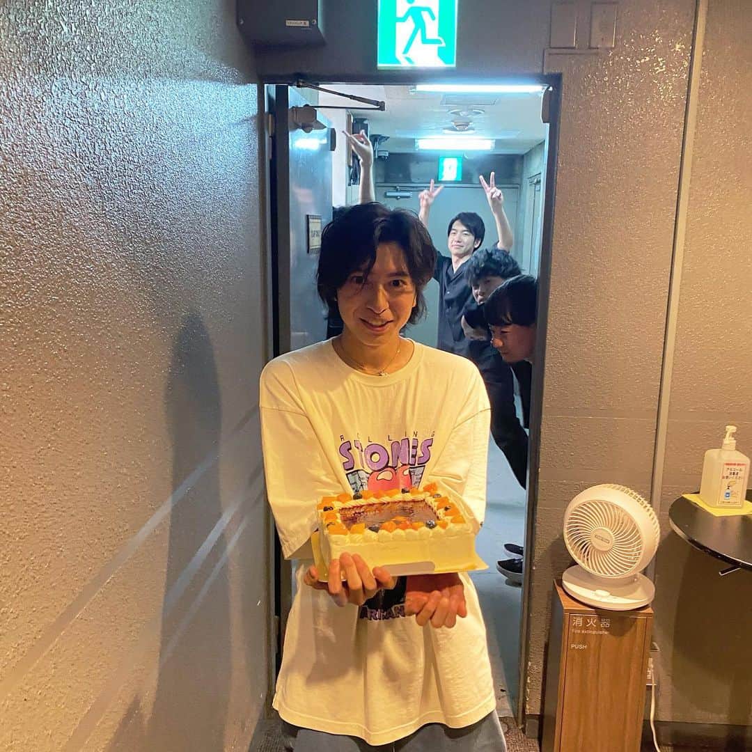 吉野晃一のインスタグラム：「スタッフさんからケーキいただきました🎂 ありがとうございます❗️ 　 #吉野晃一」