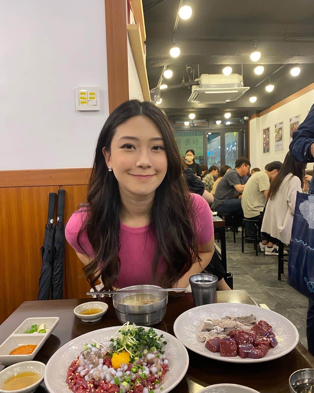 松田和佳のインスタグラム：「韓国旅〜✈️全部美味しくて大満足でした🧡 パックもたくさん買ったよ😝  #韓国旅行 #韓国料理 #韓国 #韓国コスメ」