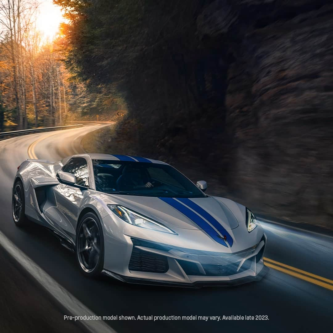 Corvetteのインスタグラム：「A supercar for all seasons. #Corvette #ERay」