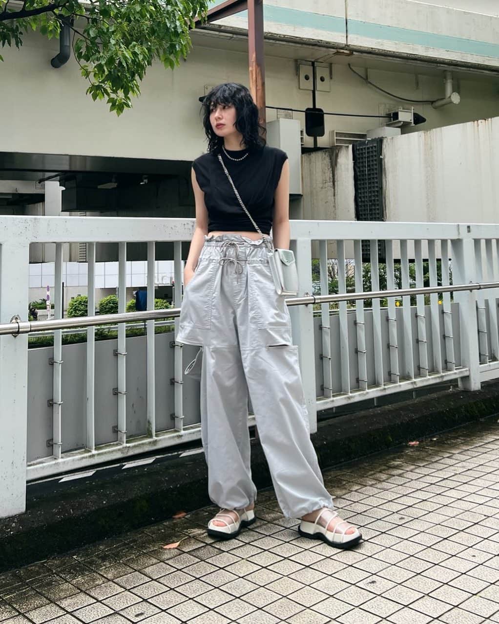 MOUSSY SNAPさんのインスタグラム写真 - (MOUSSY SNAPInstagram)「#MOUSSYSNAP @lis_a0824 173cm  ・BACK TIE SLEEVELESS TOP(010GS780-0620) ・DOUBLE WAIST UTILITY PANTS(010GSG30-2540) ・PVC CHUNK SANDALS(010GSS52-0870) ・MULTI CASE(010GSS51-1850) ・CHAIN STRAP(010GSS51-1830) 全国のMOUSSY店舗／SHEL'TTER WEBSTORE／ZOZOTOWNにて発売中。  #MOUSSY」6月21日 23時10分 - moussysnap