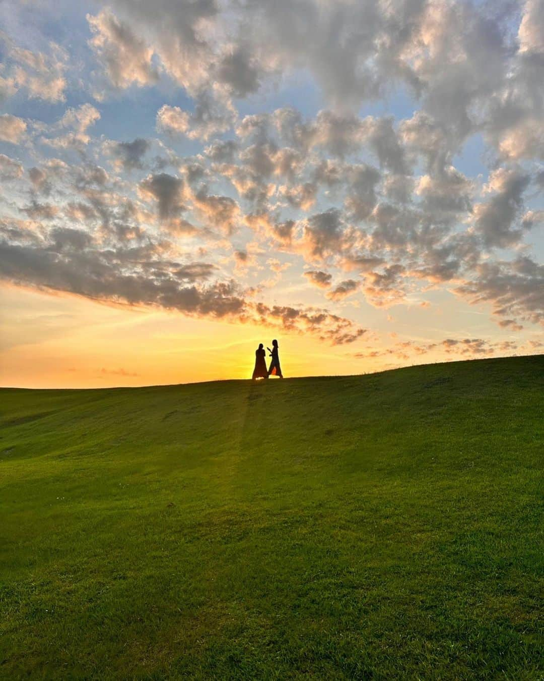 ももさんのインスタグラム写真 - (ももInstagram)「1泊2日はろり旅行✈️ まだまだ五島列島で撮った写真📸  五島生まれ五島育ちのはろりに、ふたりの写真撮ってもらった🔆マジいい写真⤴︎⤴︎  ほんと美しい五島列島 最高だったなー またすぐ行きたい🥹  #はろりははろりでできている」6月21日 23時16分 - charanpo_momo