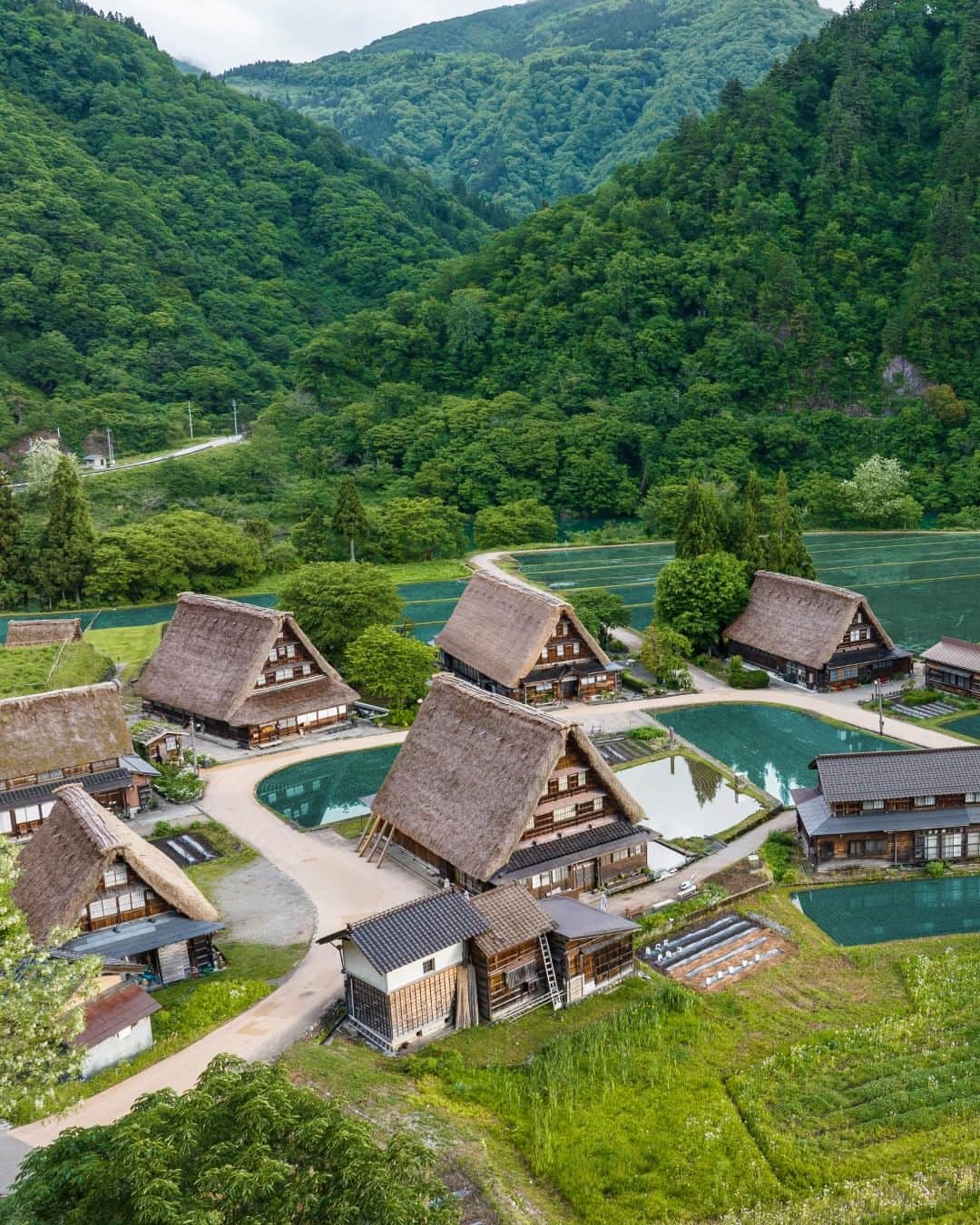 Airbnbさんのインスタグラム写真 - (AirbnbInstagram)「For the first time in decades, the Nakashima family — fifth generation locals — are hosting their centuries-old, thatched-roof house in Suganuma village on Airbnb.   While this picturesque village in Japan is typically only open to residents once the sun goes down, travelers will now have the opportunity to experience the history and heritage of the area like a local. Booking opens June 29th, 8PM ET / June 30th 9AM JST at the link in our bio.」6月21日 23時20分 - airbnb