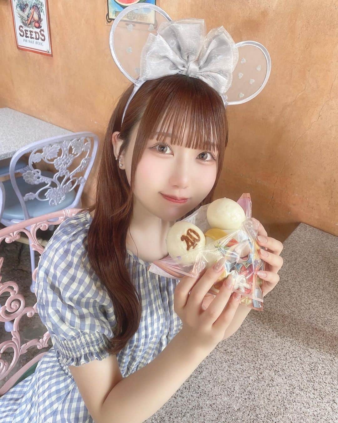 楠木しゅりさんのインスタグラム写真 - (楠木しゅりInstagram)「1年ぶりのディズニーたのしかた🐭🫧  . . .  #tdl #ディズニーランド #ディズニーフード #ディズニーコーデ #ディズニーカチューシャ #ガーリーコーデ #フレンチガーリー #フレンチガーリーコーデ #ワンピースコーデ #夏服コーデ #ロングヘアアレンジ #アイドル前髪 #自撮り女子 #今日のコーデ #いいね返し #ootd #japanesegirl #instagood」6月21日 23時30分 - kusunoki_shuri
