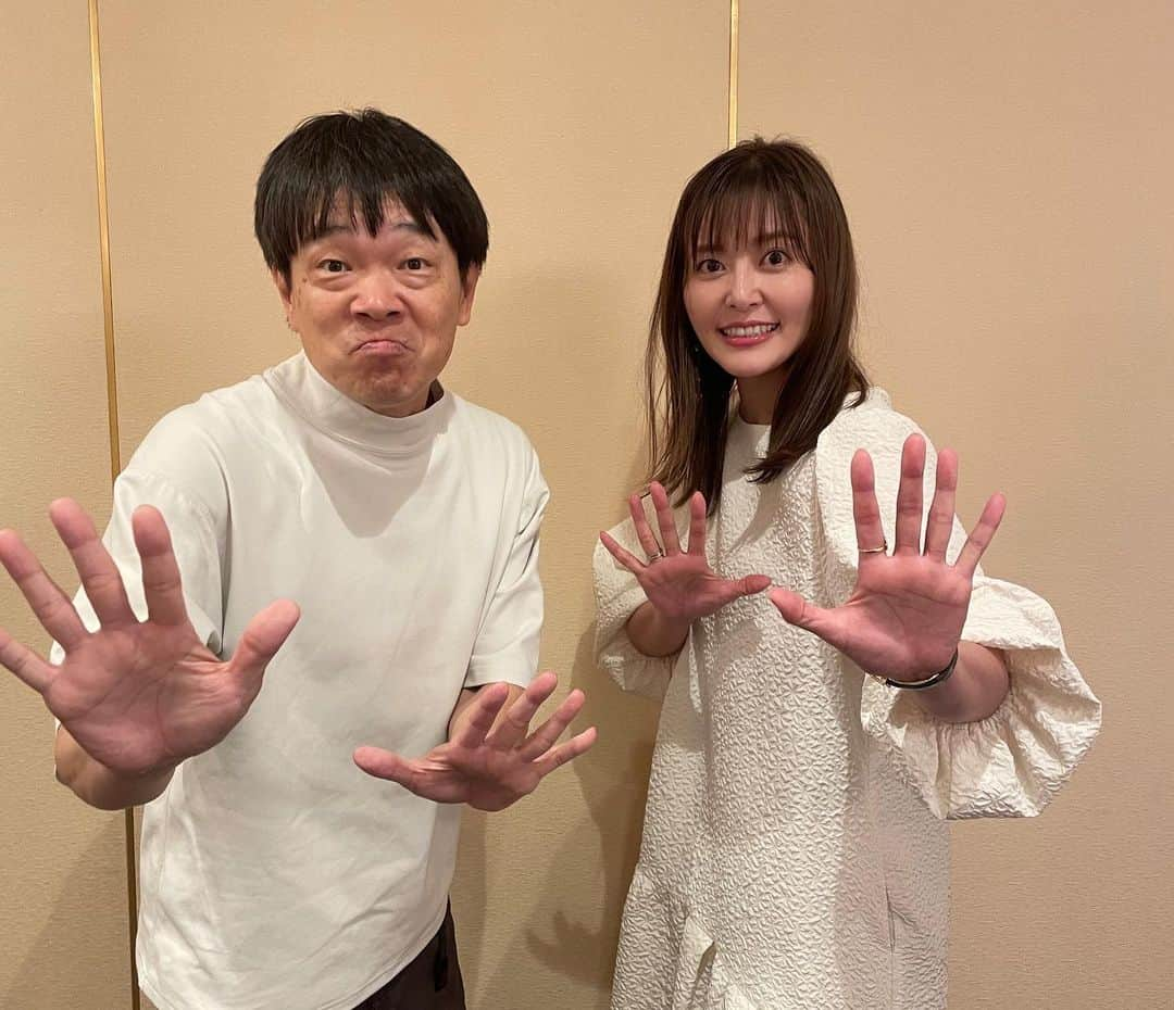 井上志帆子さんのインスタグラム写真 - (井上志帆子Instagram)「. #腹タッチ会 のお写真📷 頂いたものなどなど。 400人先着のチケットは即完で、イベントには400人以上のたっっっくさんのお客さんが集まってました！ (チケットなくてもイベントは見れる🙆‍♀️) 熱気もすごくて汗だくになりながら MCアシスタントさせていただきました 内容も盛りだくさんで、力士の皆さんの歌が聞けたり照れたお顔が見られたり☺️大盛り上がりでした 最後の腹タッチ会では、皆さん優しく包み込むようにお腹にタッチ。 ちょっとシュールな感じでしたが笑 皆様の幸せそうな表情が最高でした👏🏽  九州場所は11月。まだまだ先なので この時期に力士の皆様がイベントで九州に来てくれるなんて 九州のファンからしたら、たまらないですよね 開催してくれてありがとうございました！！！ 皆さまお疲れ様でございました！  #蛍原徹 さん#正代関#佐田の海関 #宇良関#一山本関 #平戸海関#大相撲#sumo#相撲#大相撲イベント#イベントmc #小野川親方 の個人腹タッチ会が別日で開催されましたの写真もおまけで🤳」6月21日 23時27分 - shiriko0316