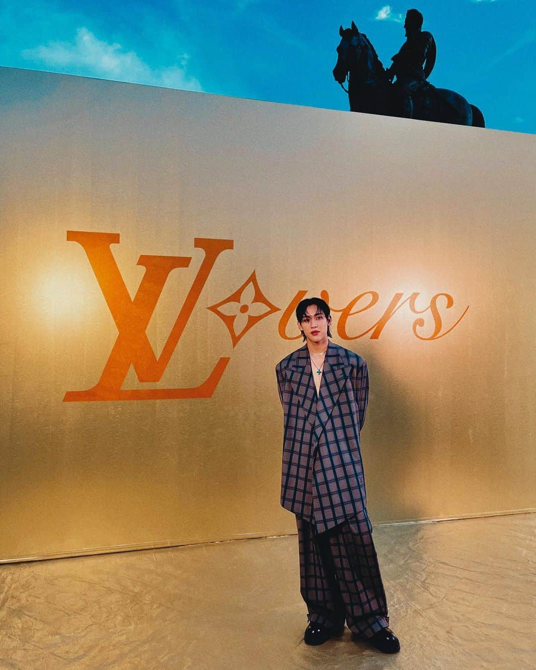 BamBam さんのインスタグラム写真 - (BamBam Instagram)「Thanks to @pharrell & @louisvuitton for open a new world to me i had learn alot of new experience🙌🏻  now is time to go back and create a new art and i'll see yall all around the world SOON🛫 #LVMenSS24」6月21日 23時47分 - bambam1a