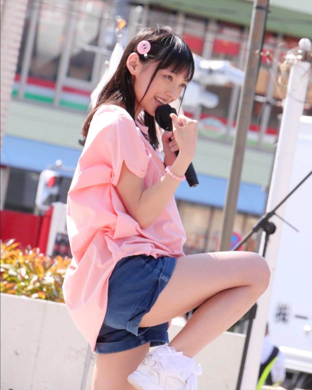 松山あおいのインスタグラム：「6/25(日)はイオン海老名の太陽の広場で観覧無料イベント☀️  🎤出演 ①14:20〜14:50 ②16:20〜16:50  💿物販 出演後各60分  松山あおいのライブ撮影について ・三脚や台、フラッシュの使用禁止⚠️」
