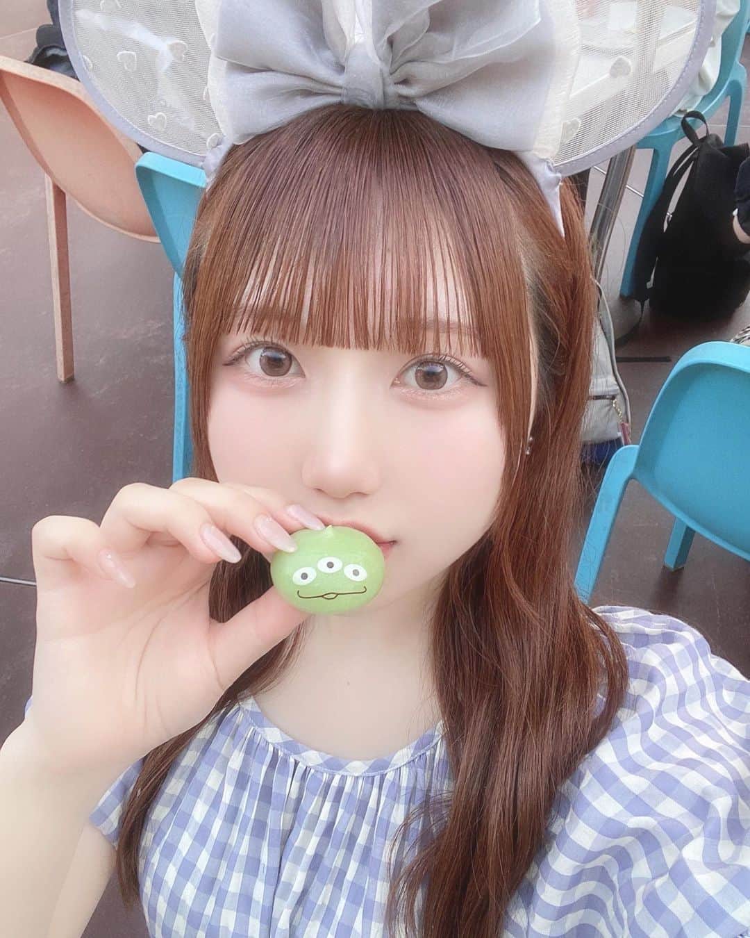 楠木しゅりさんのインスタグラム写真 - (楠木しゅりInstagram)「もちもち . ̫ . 共食い  . . .  #tdl #ディズニーランド #ディズニーフード #ディズニーコーデ #ディズニーカチューシャ #ガーリーコーデ #フレンチガーリー #フレンチガーリーコーデ #ワンピースコーデ #夏服コーデ #ロングヘアアレンジ #アイドル前髪 #自撮り女子 #今日のコーデ #いいね返し #ootd #japanesegirl #instagood」6月21日 23時56分 - kusunoki_shuri